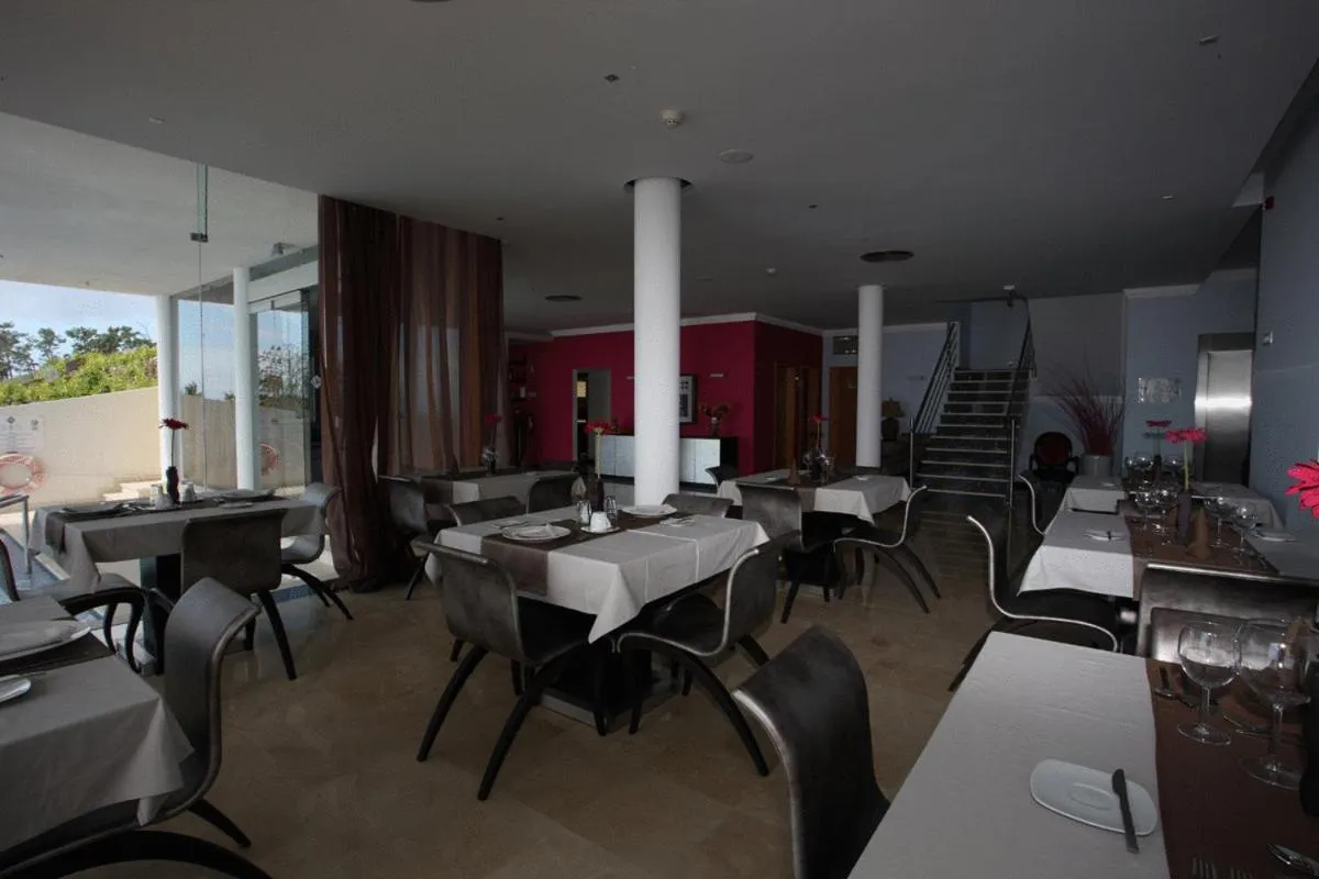 Restaurant/places to eat in Hotel Apartamentos Baia Brava