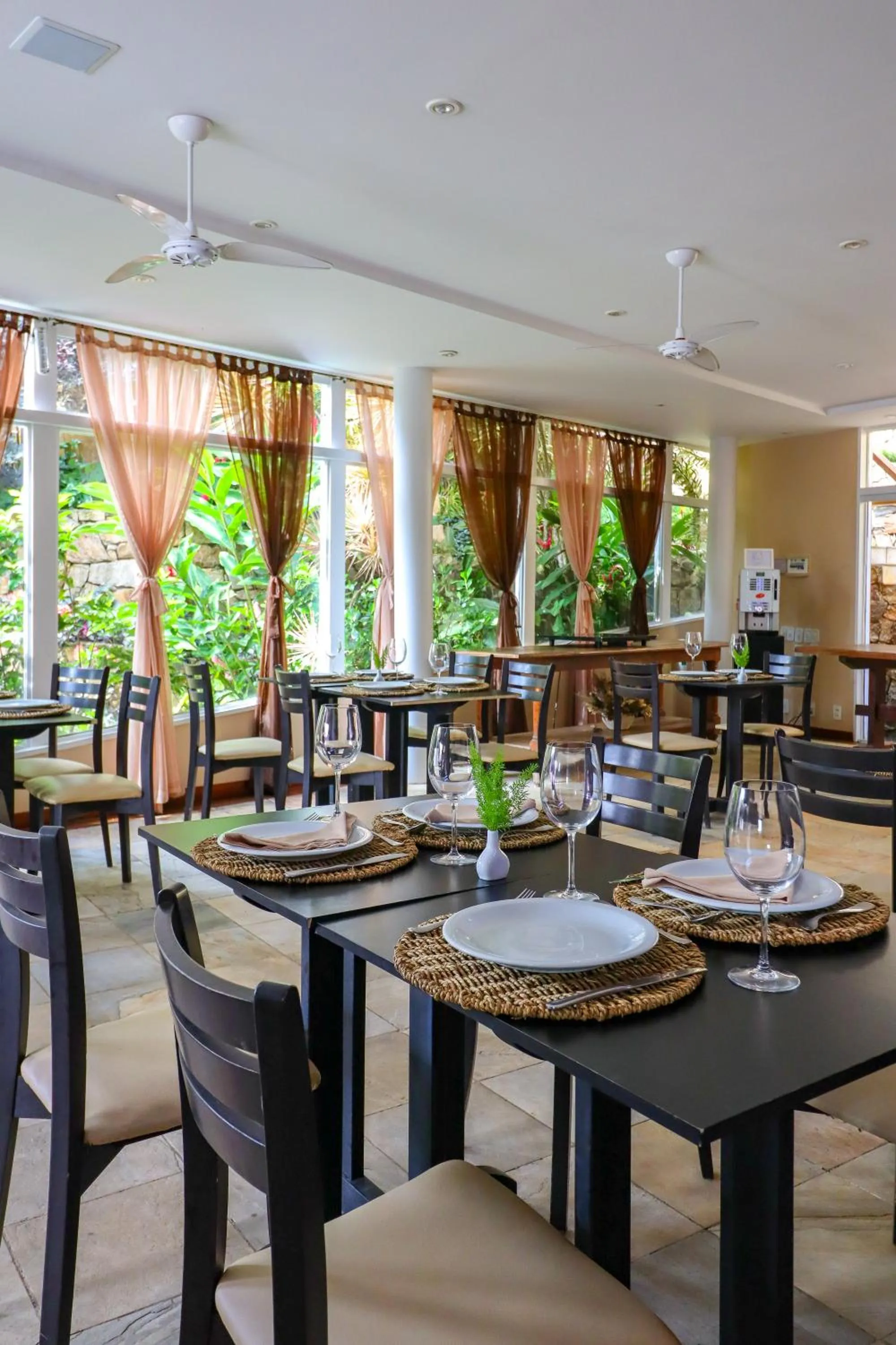 Restaurant/places to eat in Bahiamarela Boutique Hotel & SPA