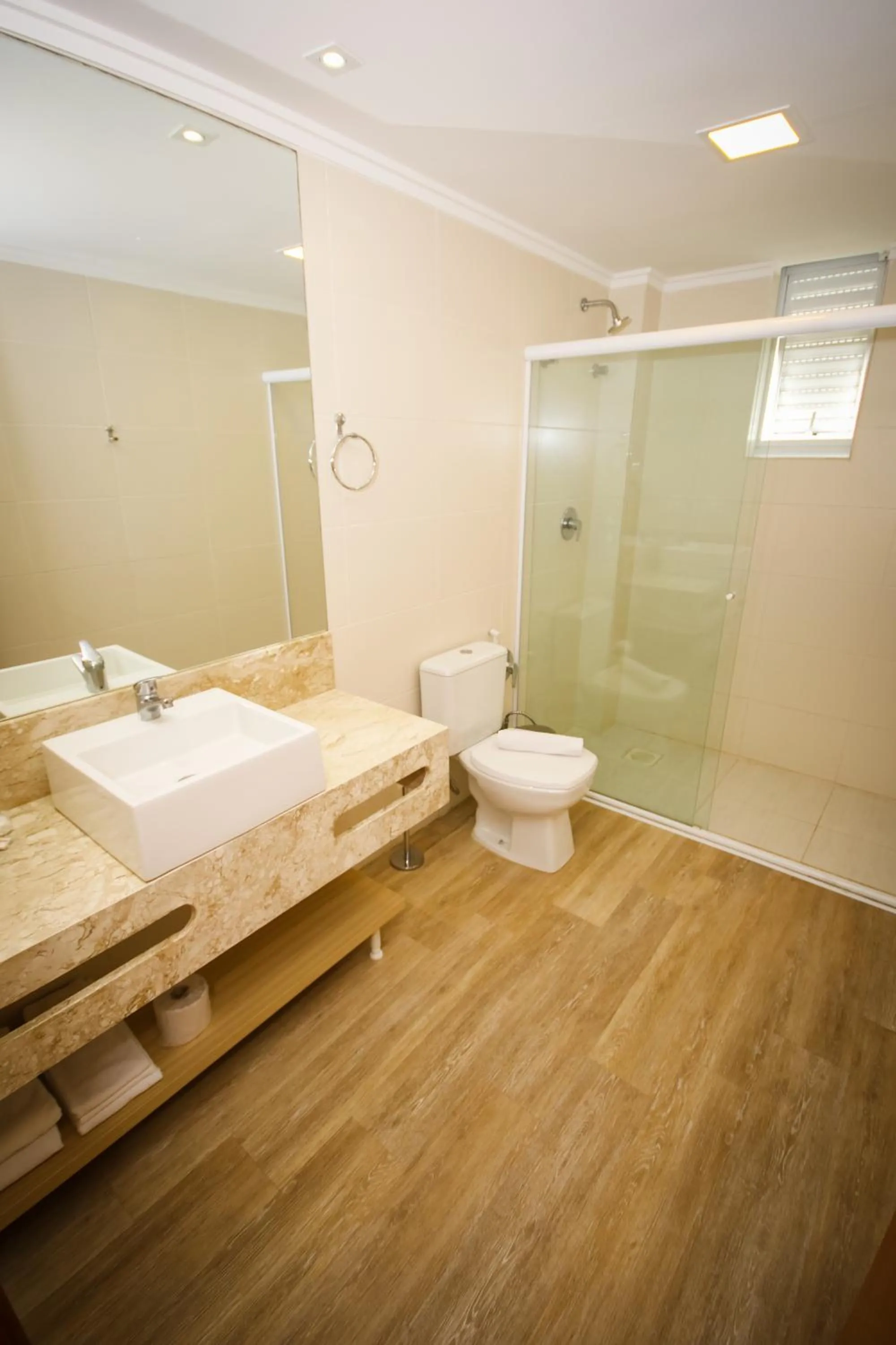 Shower in Hotel Geranium