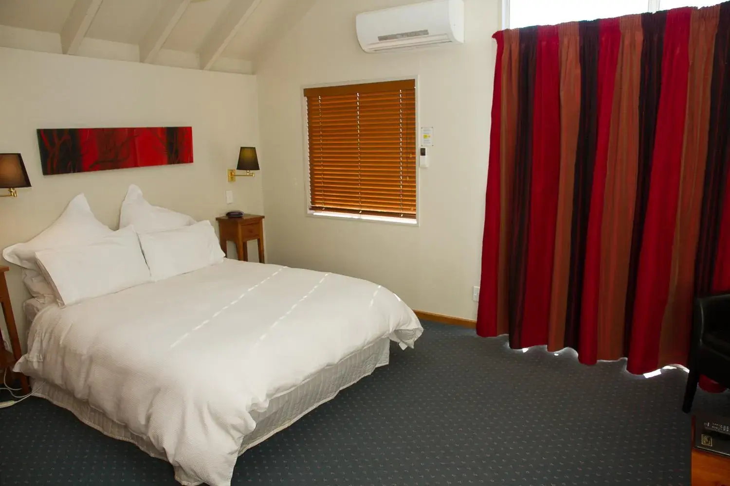 Deluxe Queen Studio in Stronechrubie Accommodation and Restaurant Deluxe Queen Studio in Stronechrubie Accommodation and Restaurant