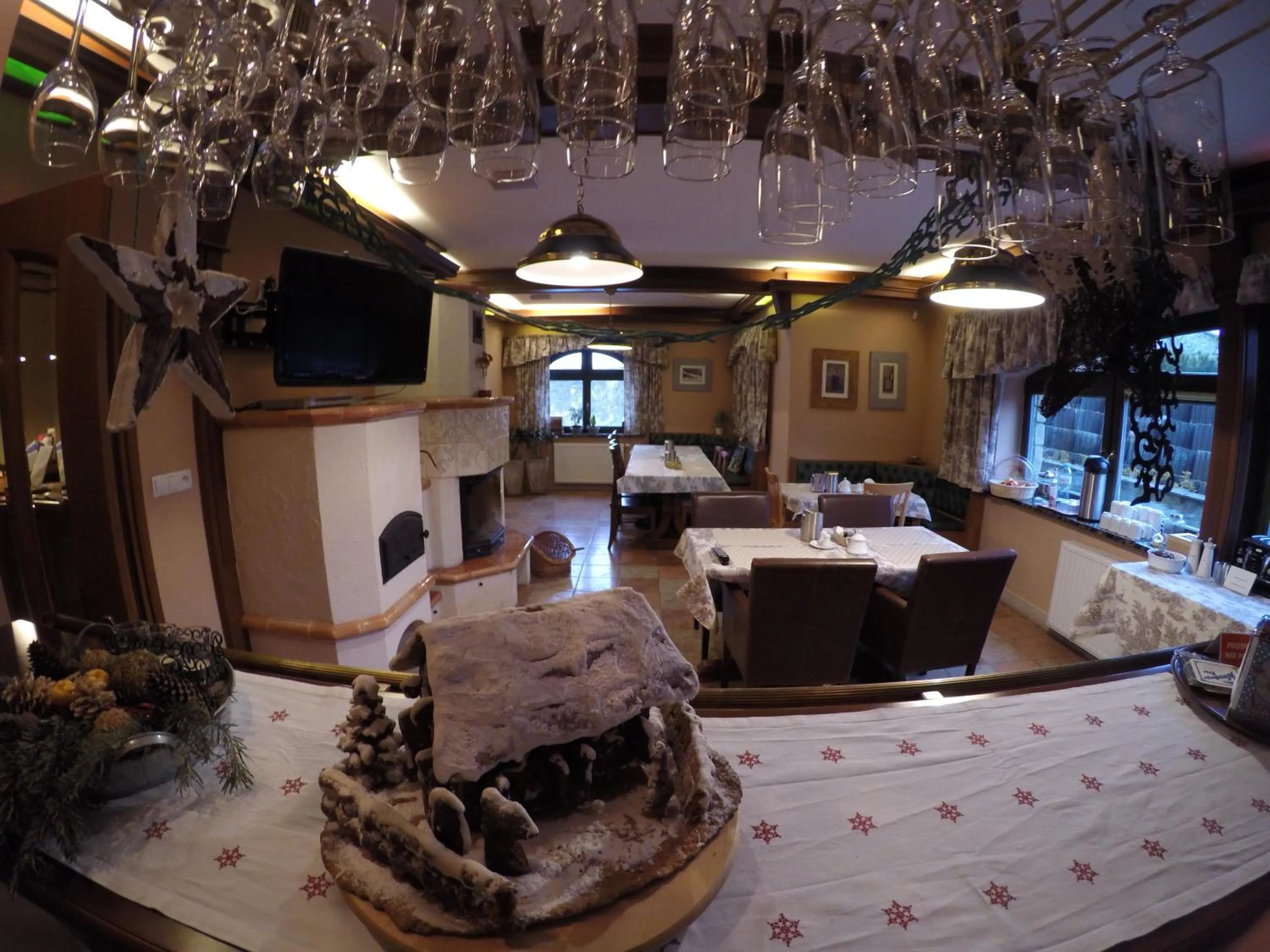 Communal lounge/ TV room in Apolonia Willa