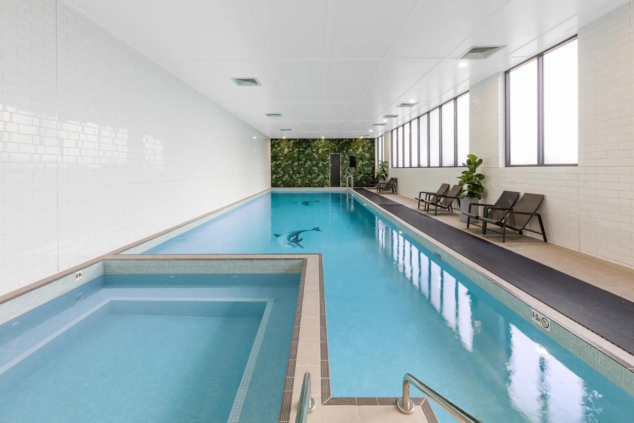 Hot Tub in Meriton Suites Coward Street, Mascot