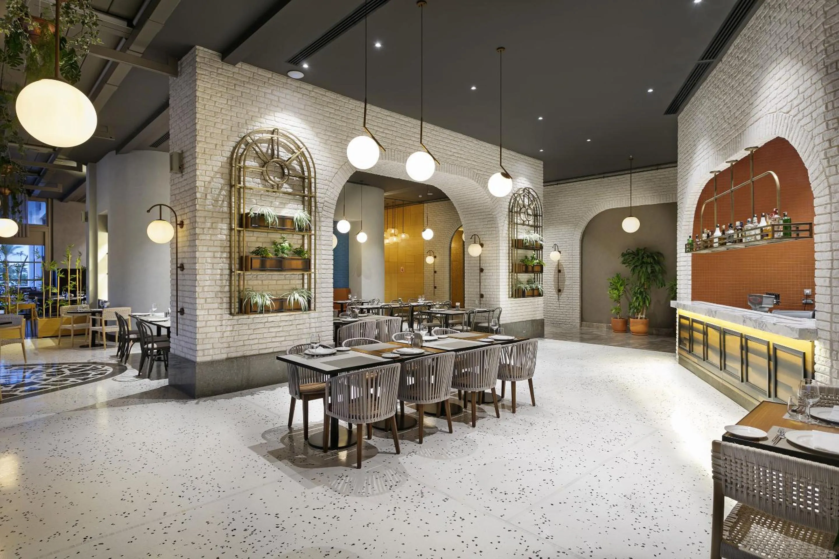 Restaurant/places to eat in Titanic Deluxe Lara