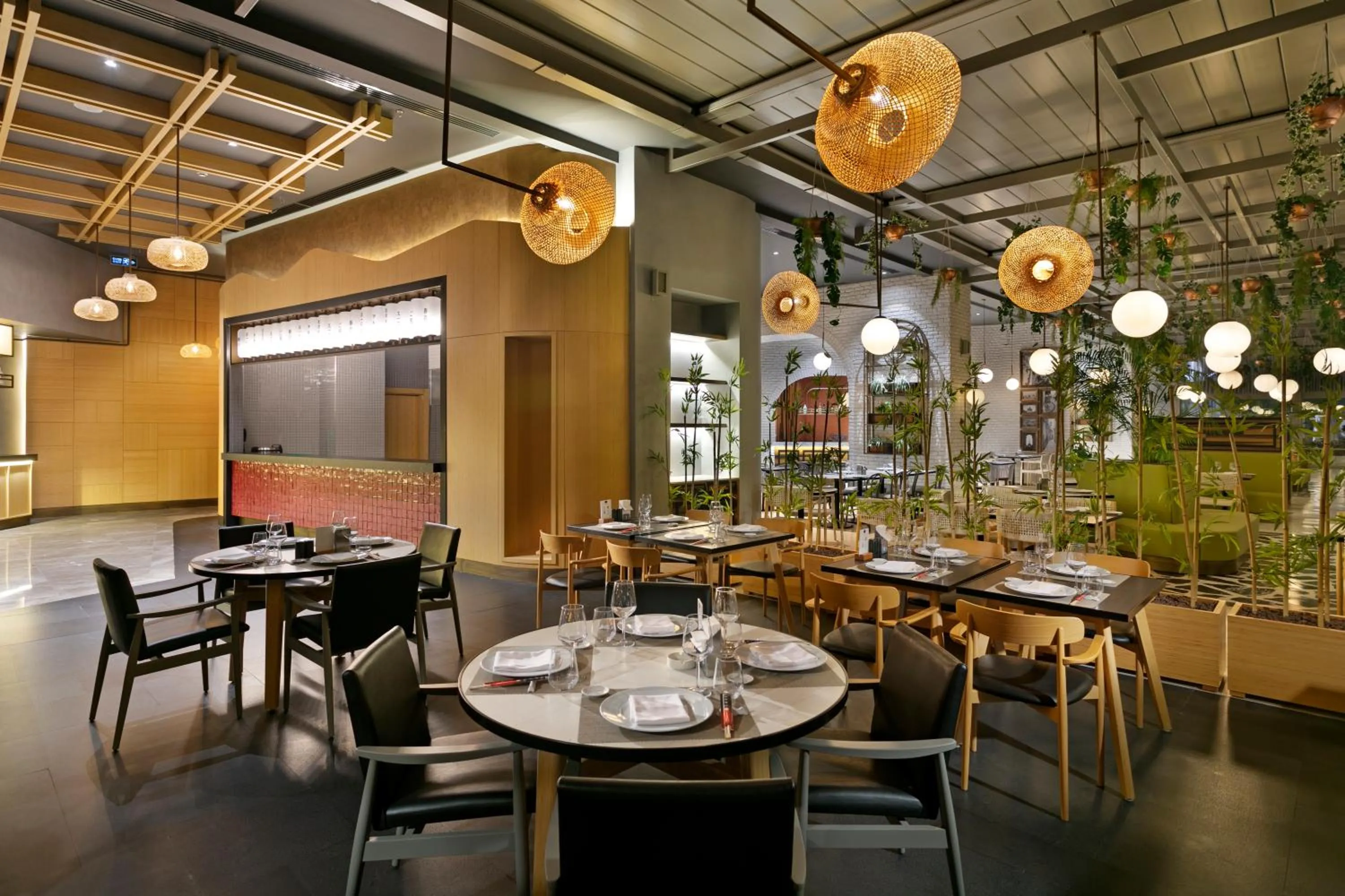 Restaurant/places to eat in Titanic Deluxe Lara