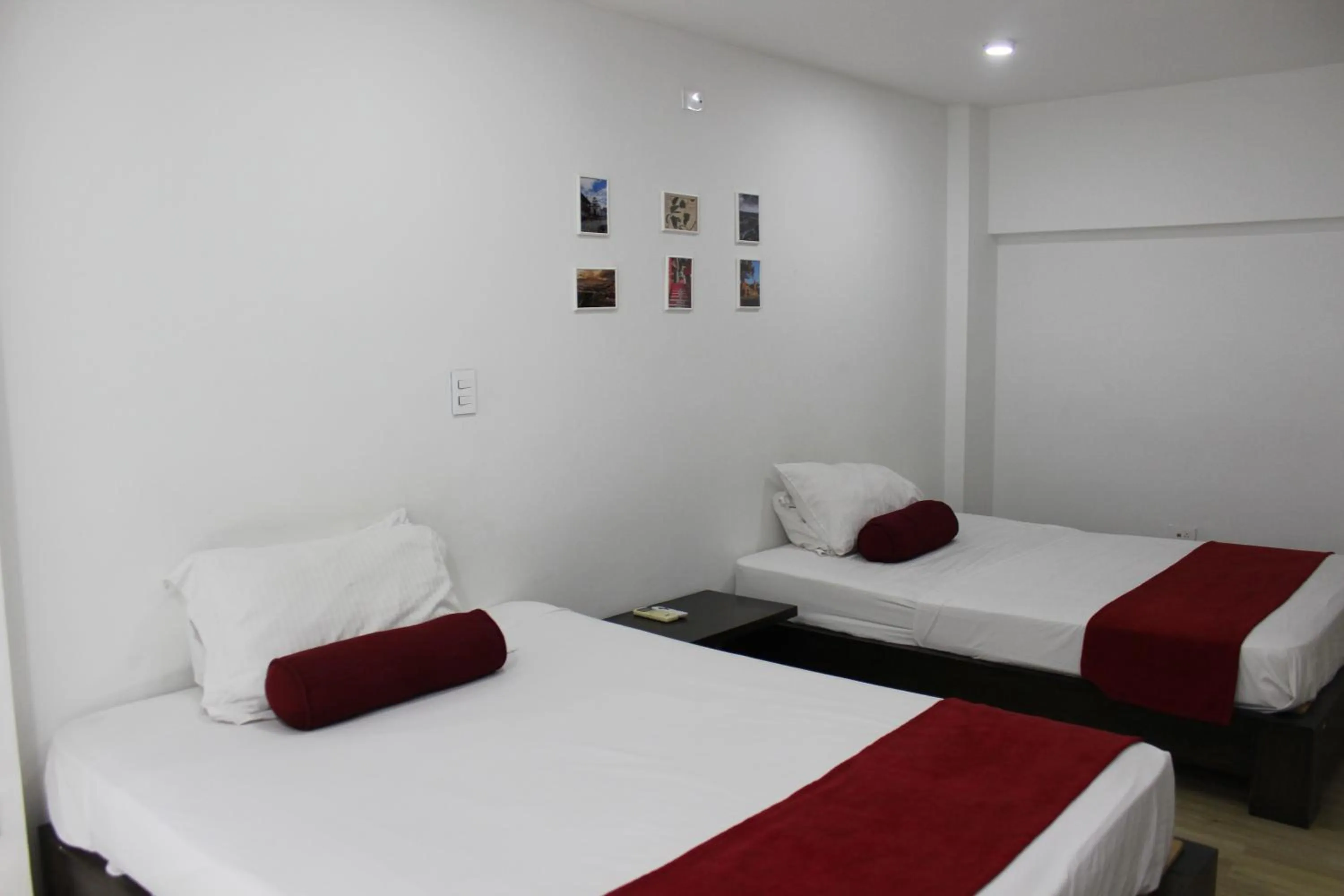 Bathroom, Bed in Hotel Florencia Plaza