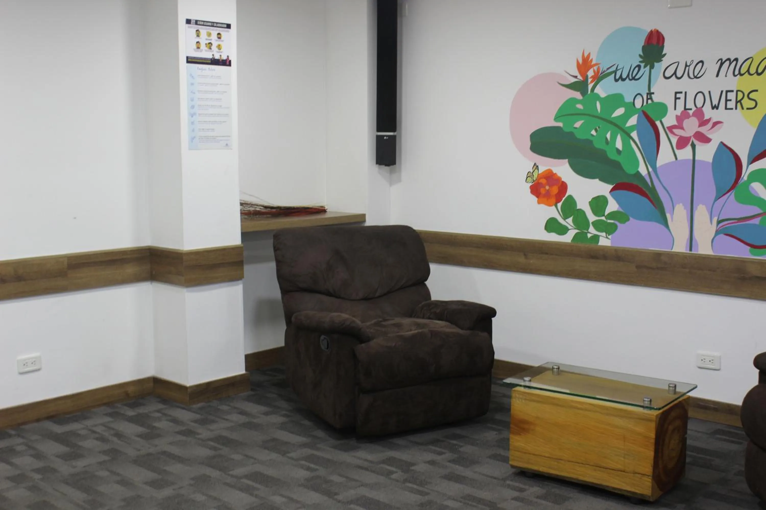 Seating area in Hotel Florencia Plaza