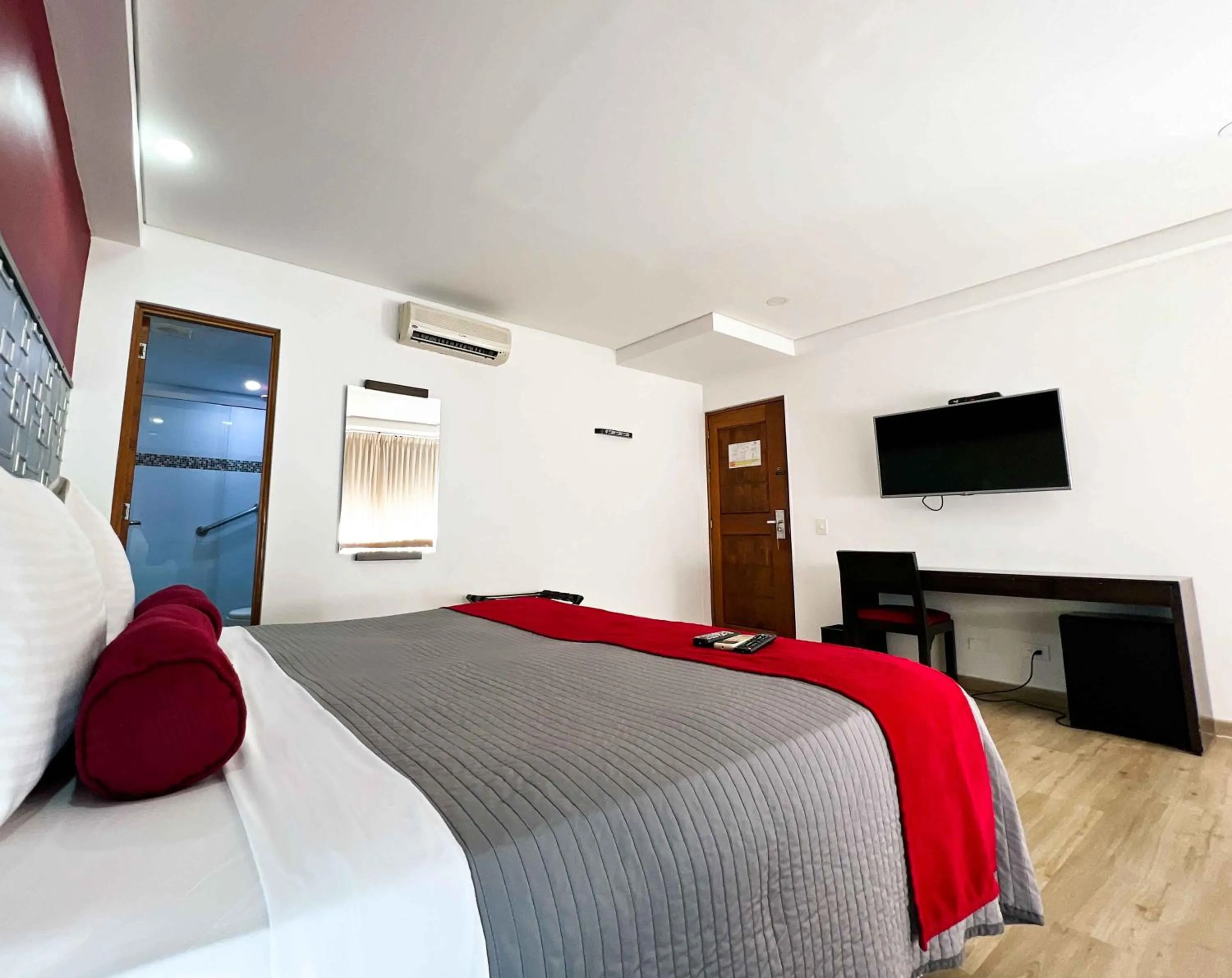 Photo of the whole room, Bed in Hotel Florencia Plaza