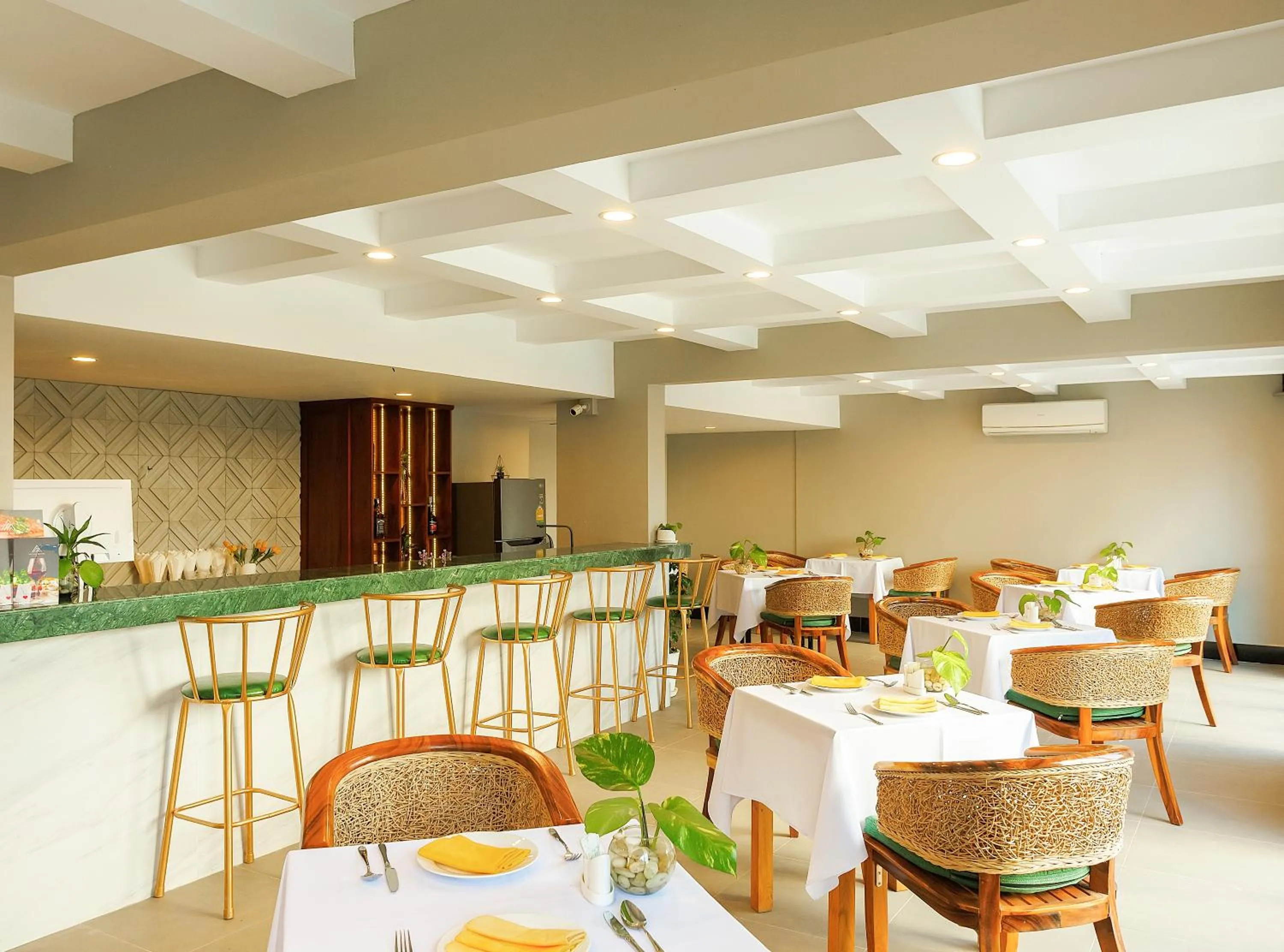 Restaurant/places to eat in Ratana Angkor Hotel