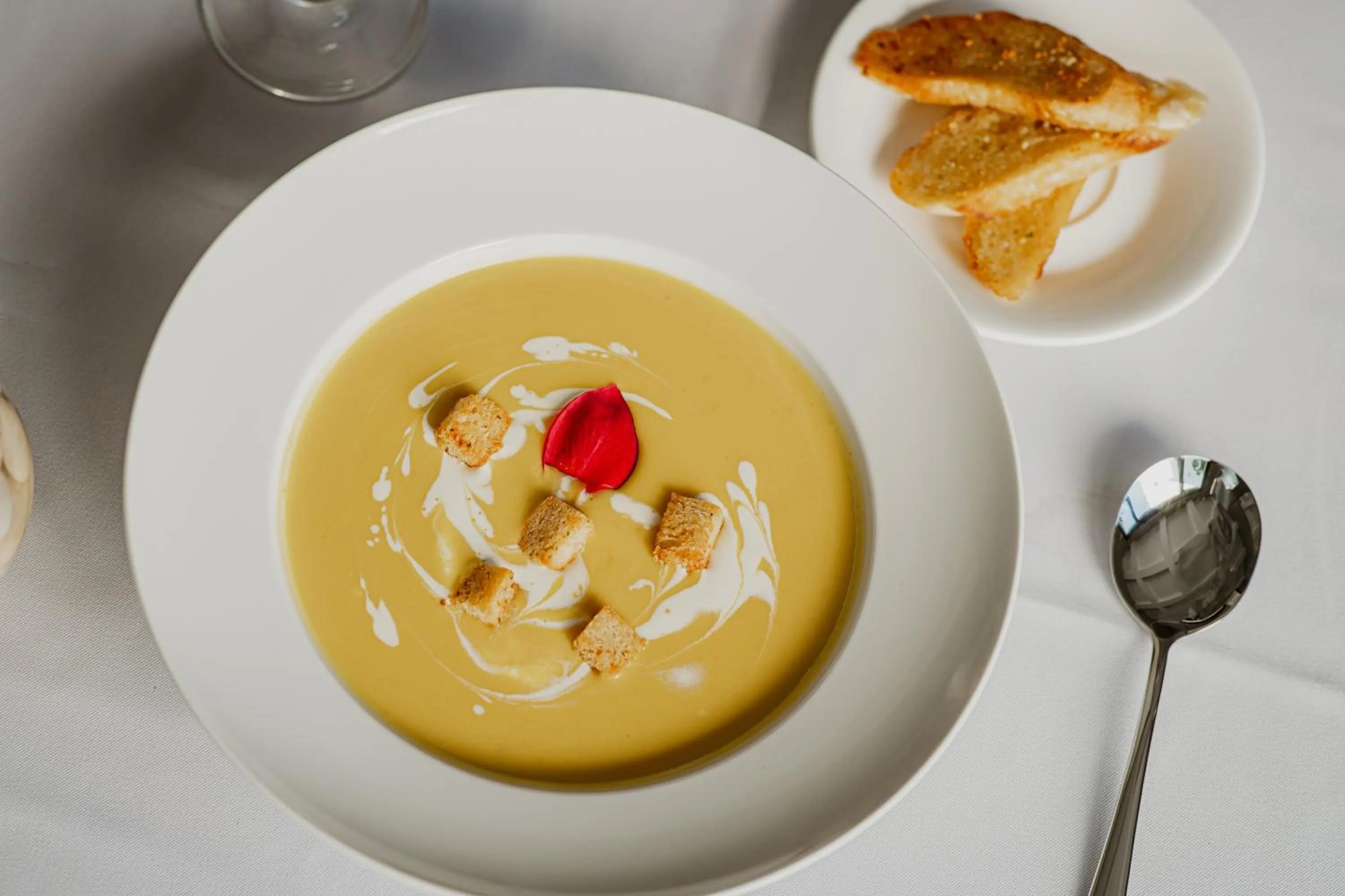 Restaurant/places to eat in Ratana Angkor Hotel