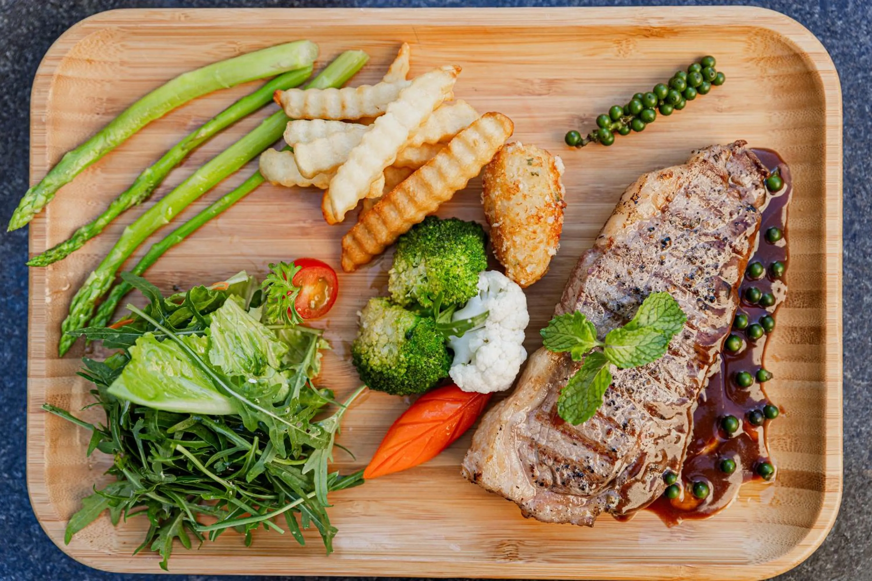 Restaurant/places to eat in Ratana Angkor Hotel