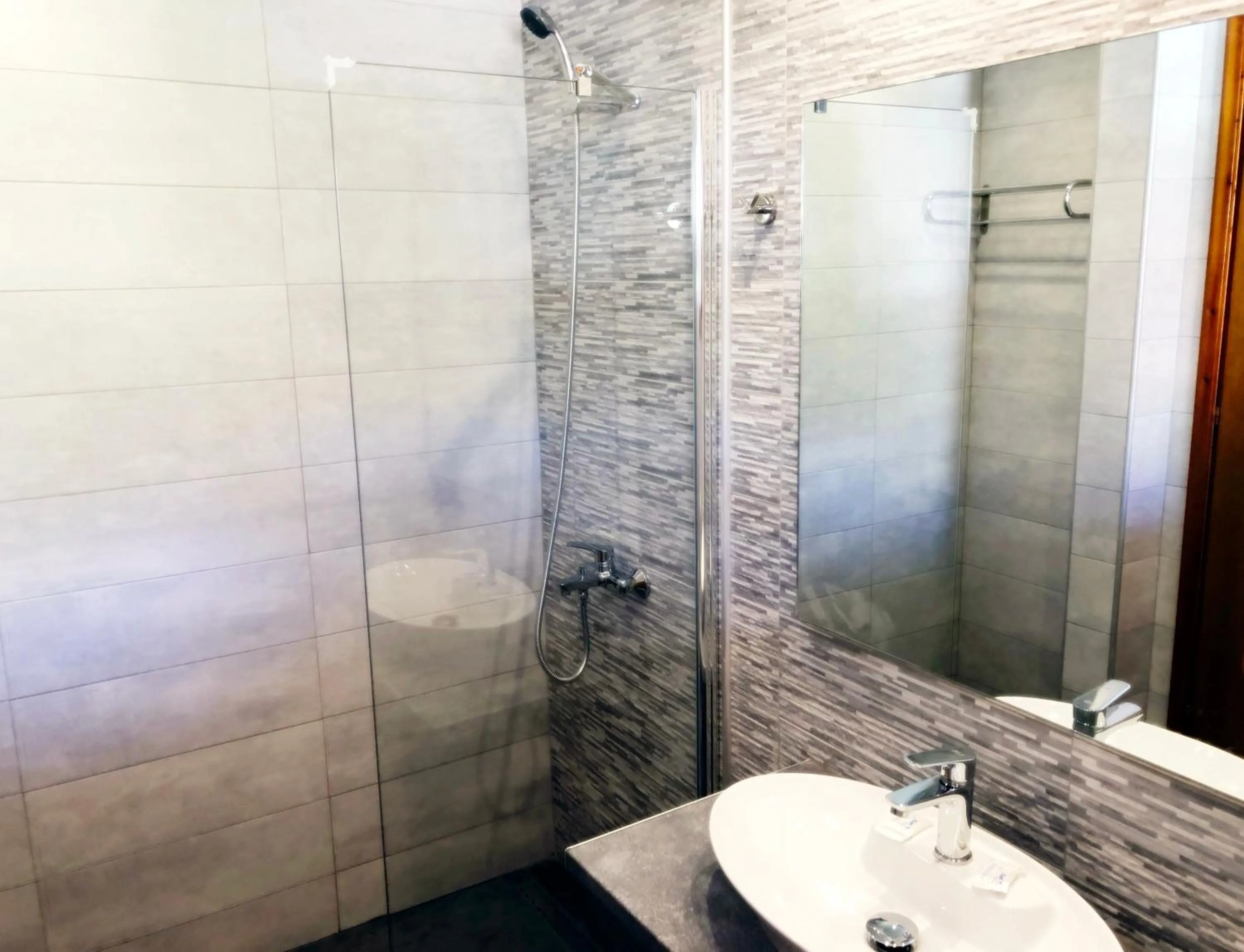Shower in Votsalakia Hotel