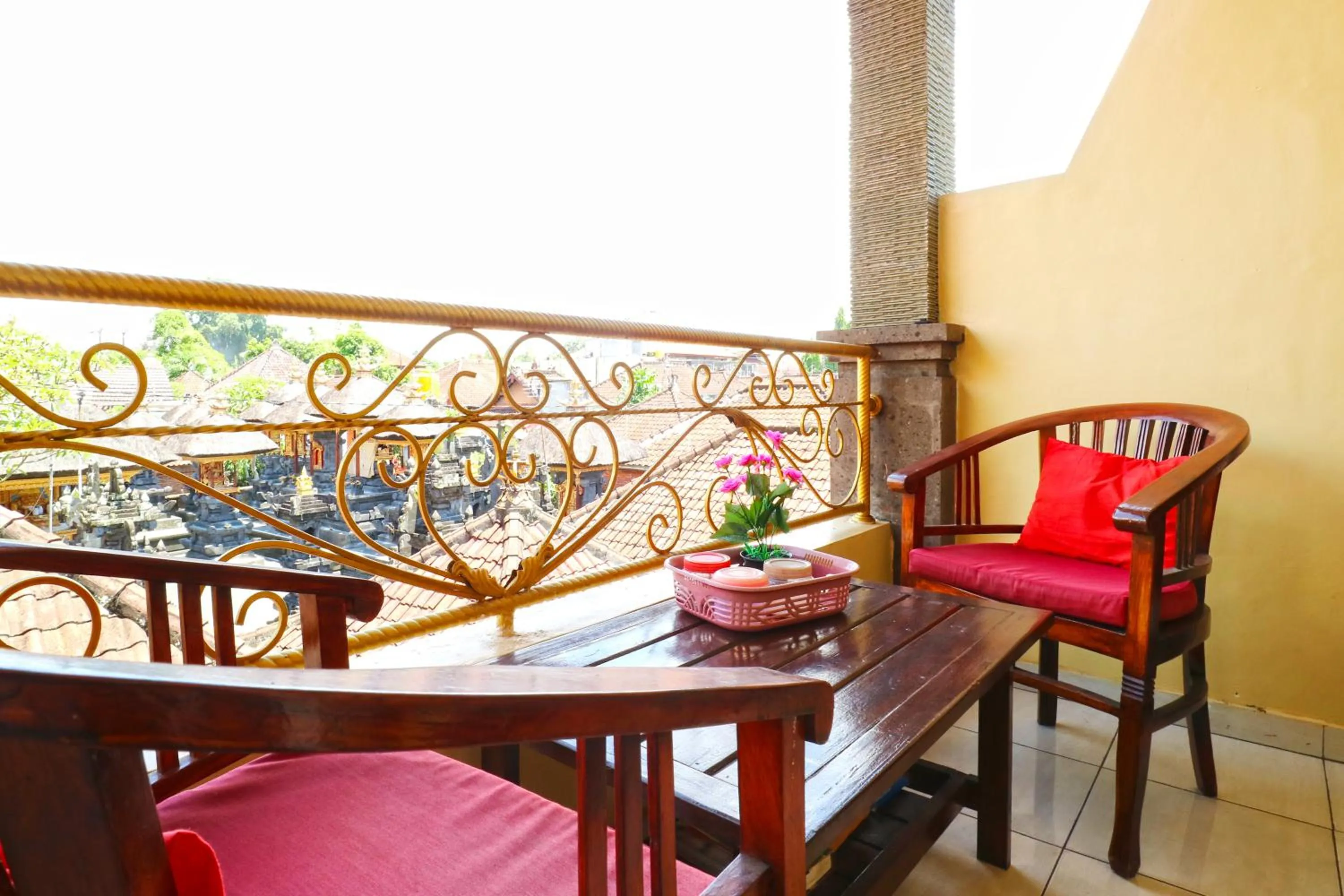 Balcony/Terrace in Jungut Guest House Ubud