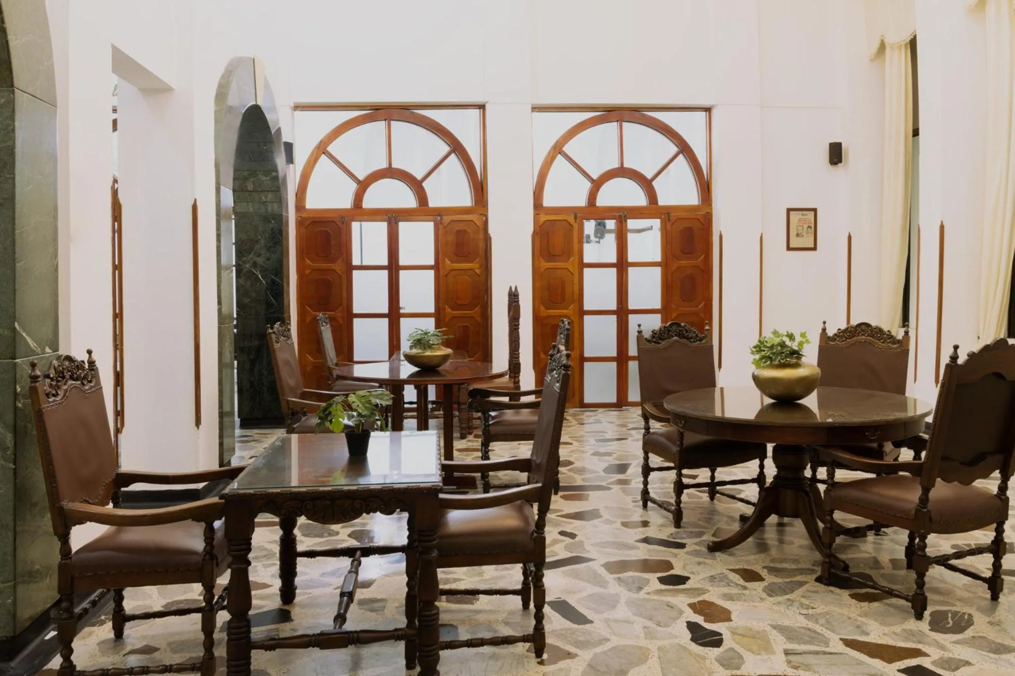Seating area in El Gran Hotel de Pereira