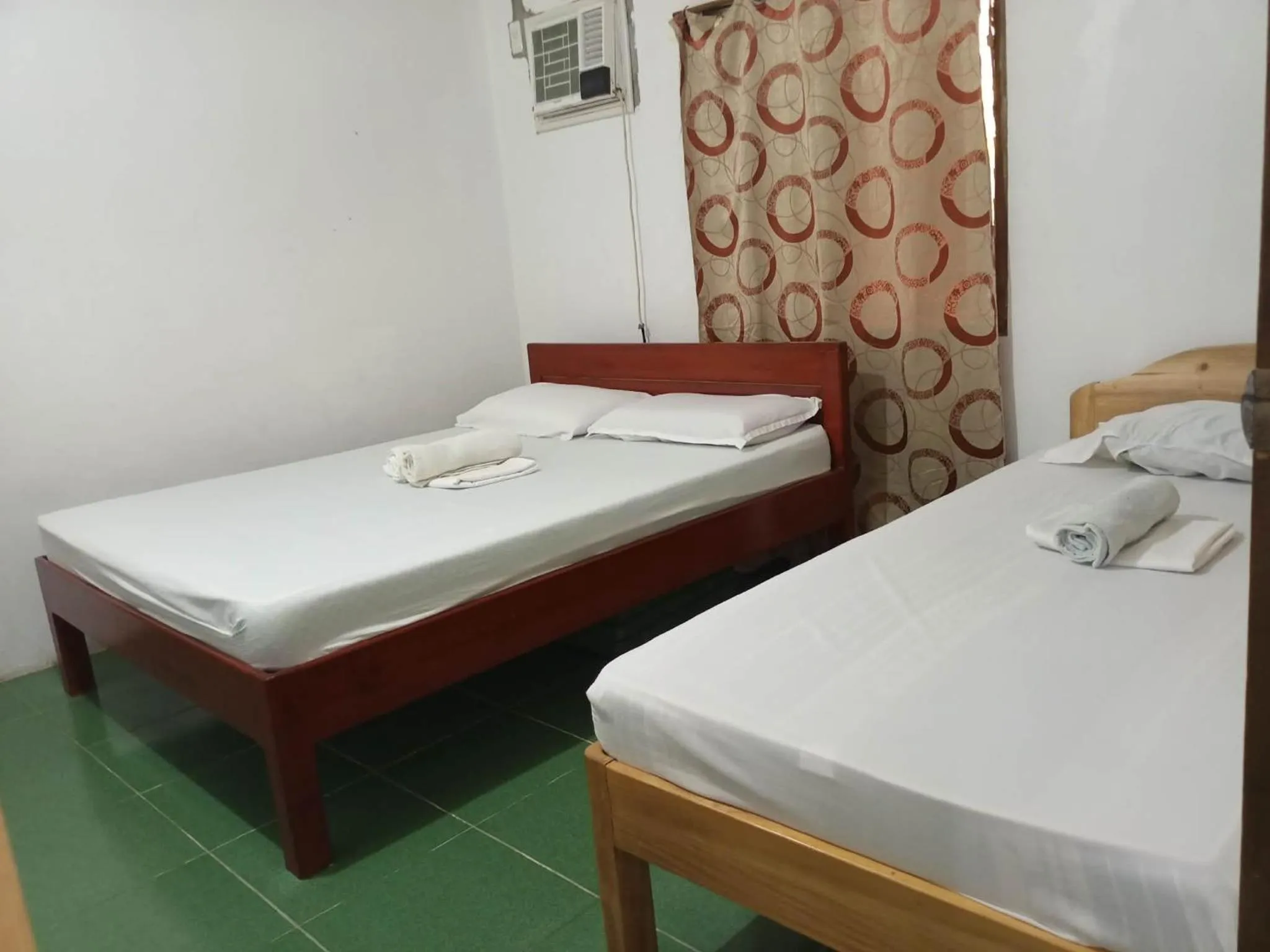 Bed in Pescador View - Beachfront ,Extensions & nearby the Ocean Hostels & Restaurant Moalboal