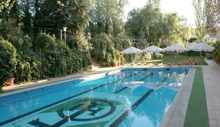 Swimming pool in Hotel Torres I