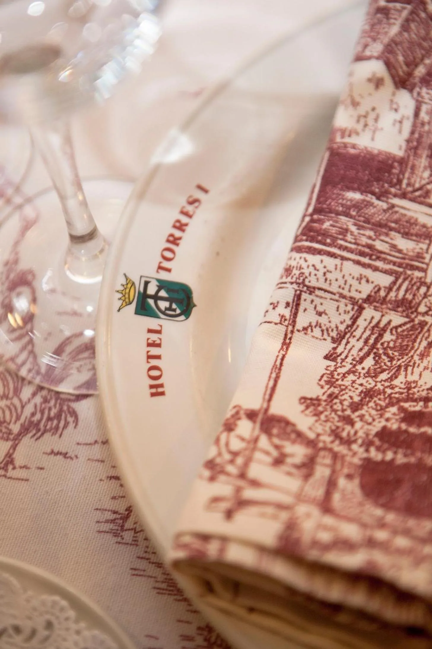 Restaurant/places to eat in Hotel Torres I