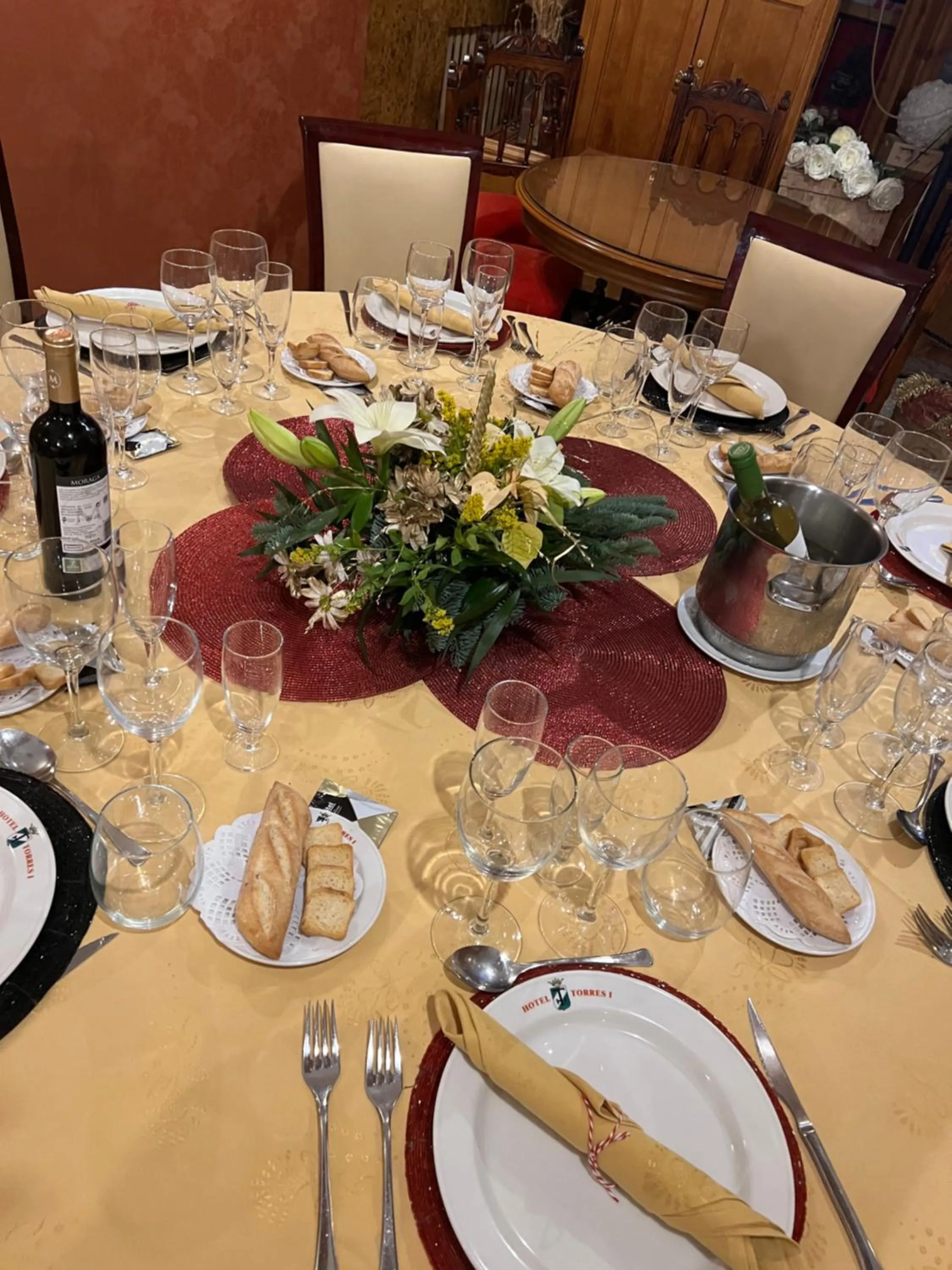 Restaurant/places to eat in Hotel Torres I