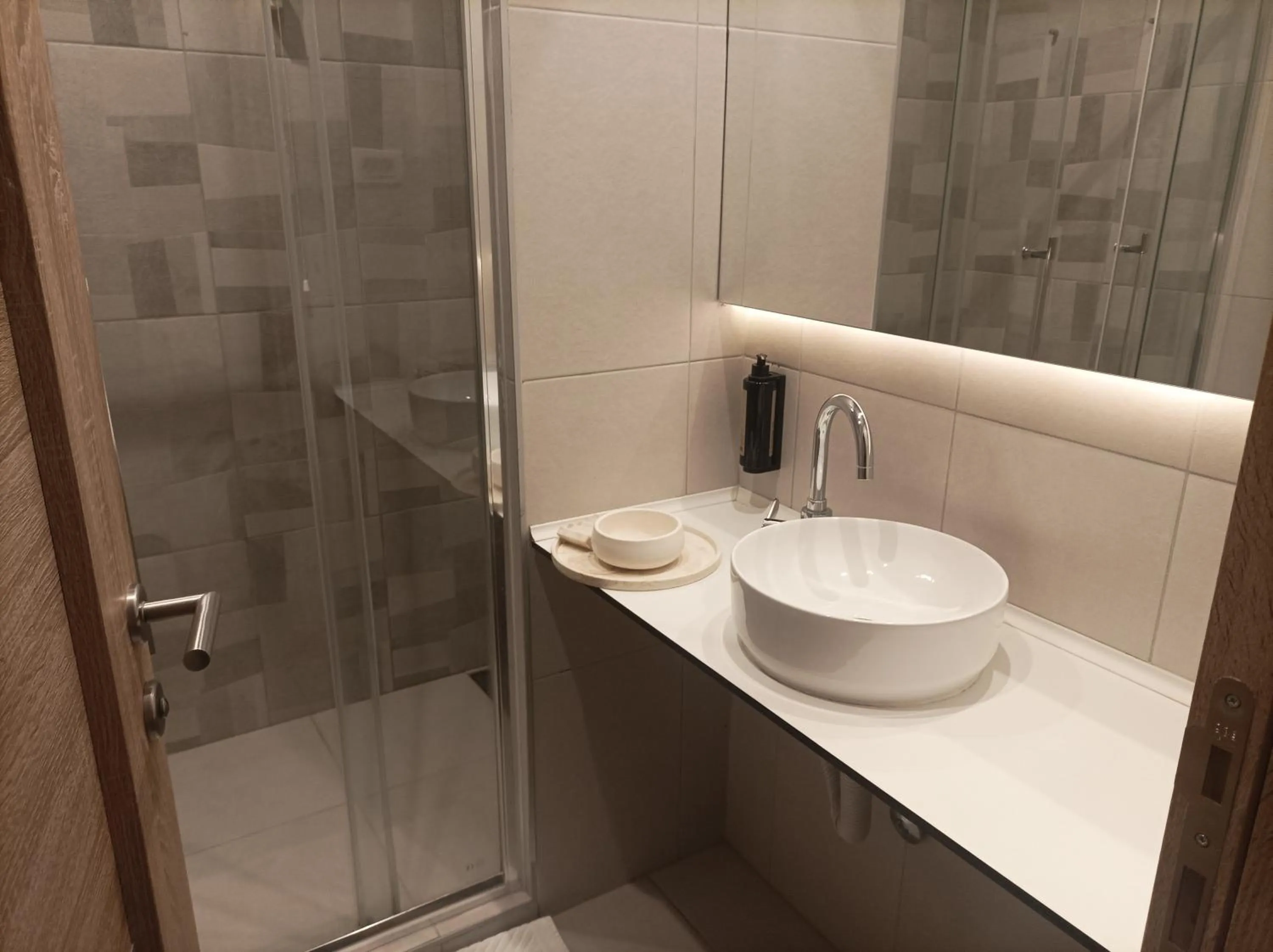 Shower in Hotel Storia