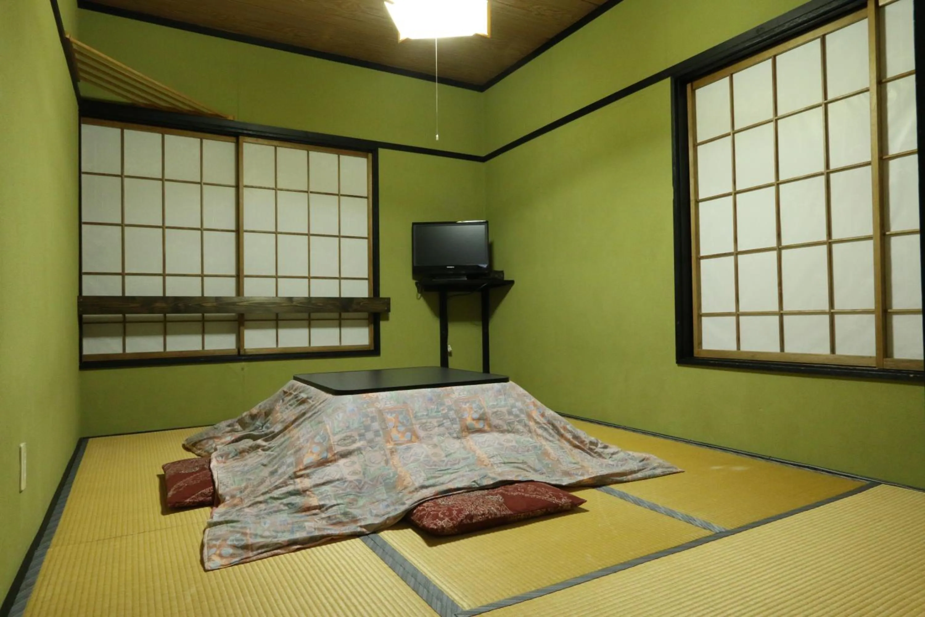 Photo of the whole room, Bed in Warabiso