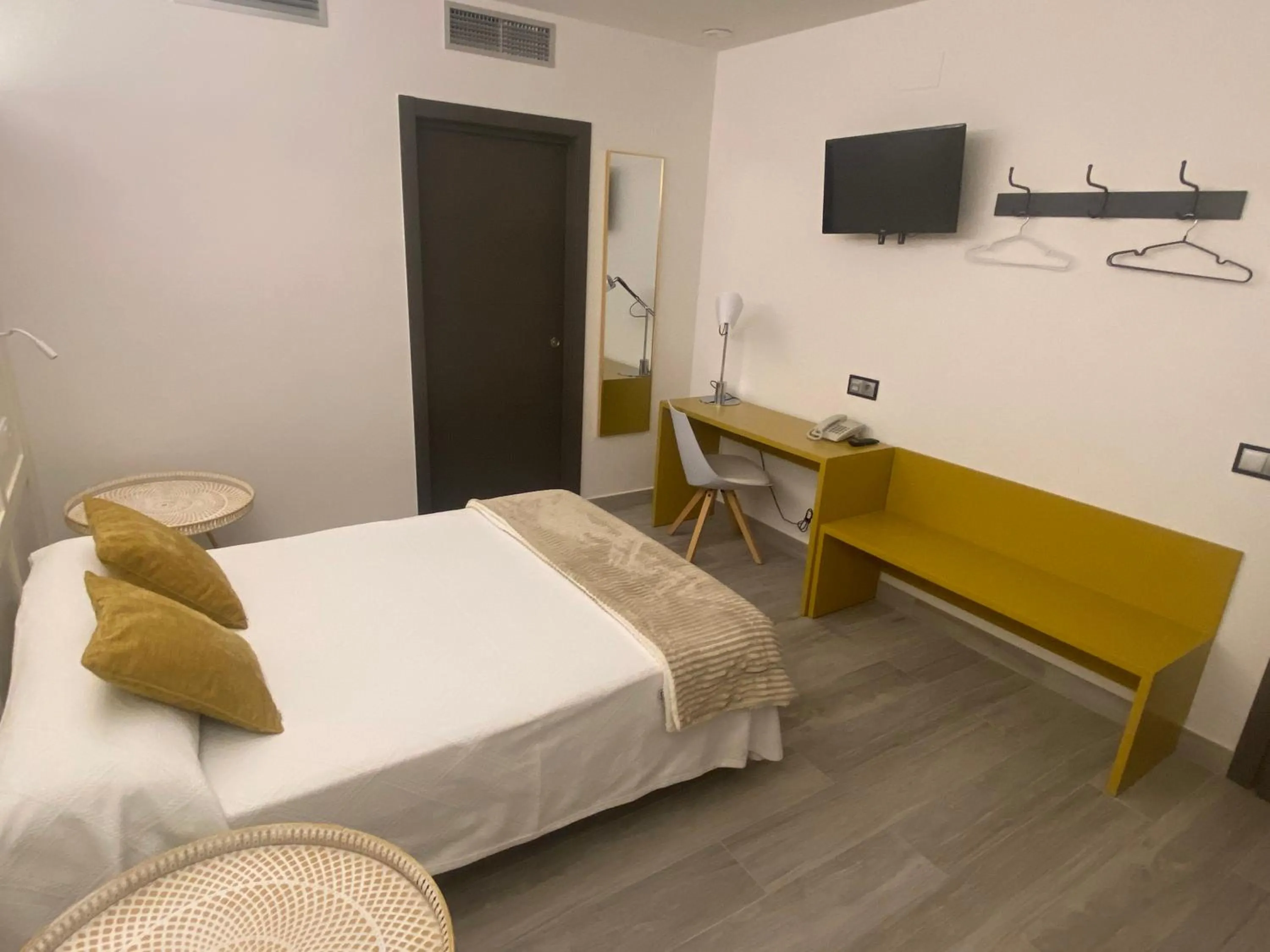 Bed in Hotel Lusitania, Centro Ciudad, Parking Privado