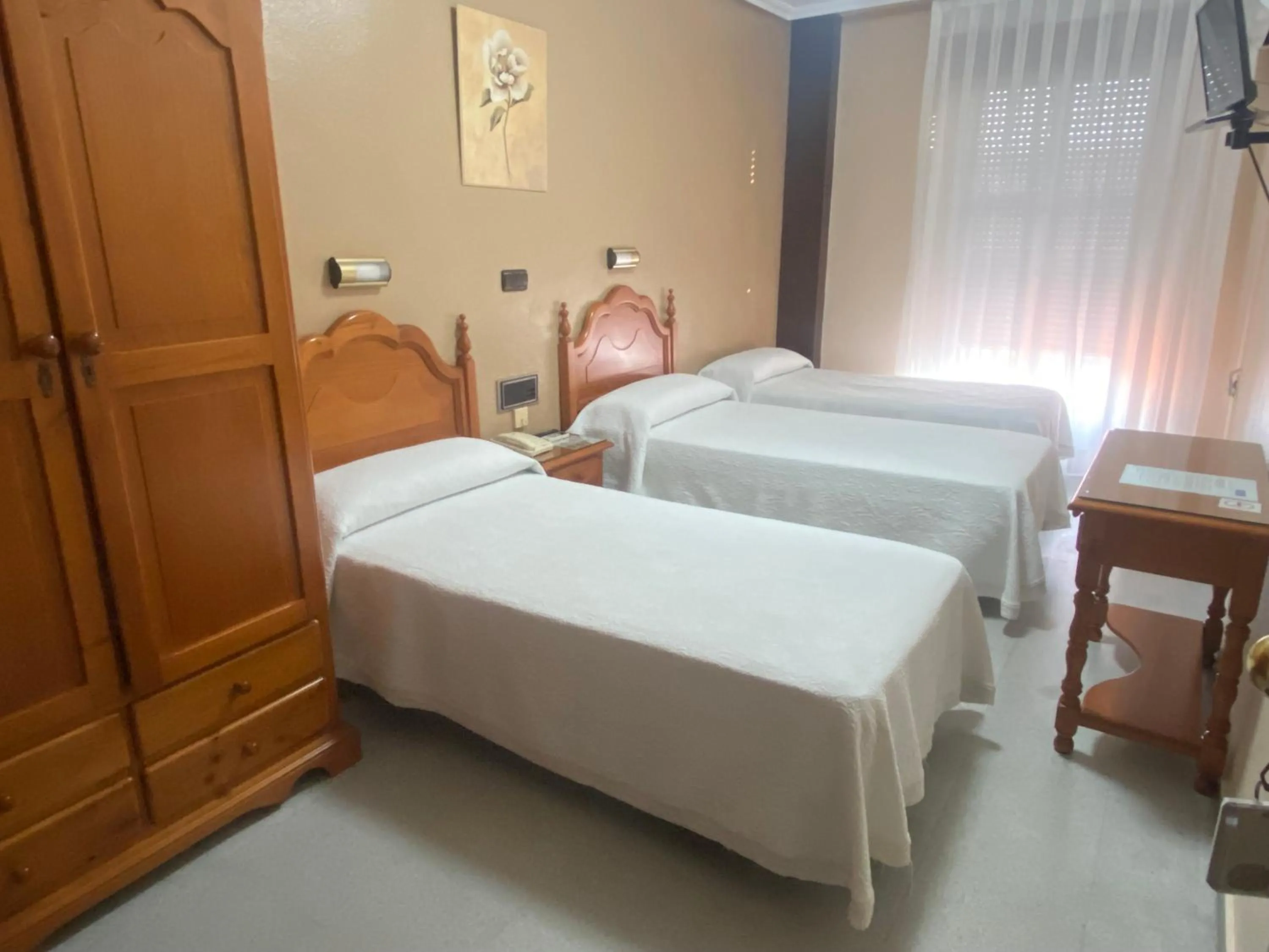 Bed in Hotel Lusitania, Centro Ciudad, Parking Privado