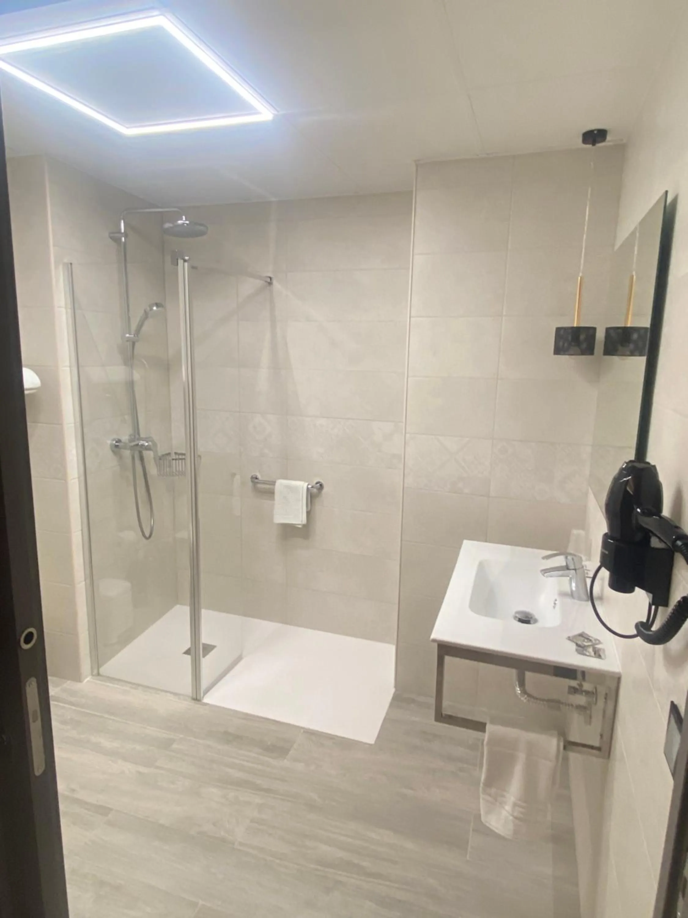 Hotel Lusitania, Centro Ciudad, Parking Privado