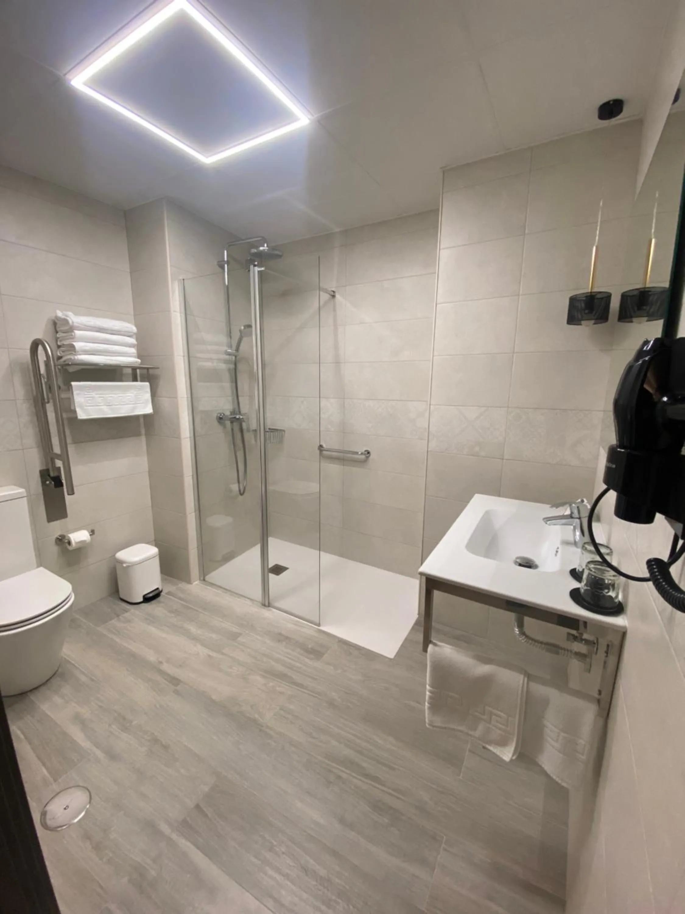 Hotel Lusitania, Centro Ciudad, Parking Privado