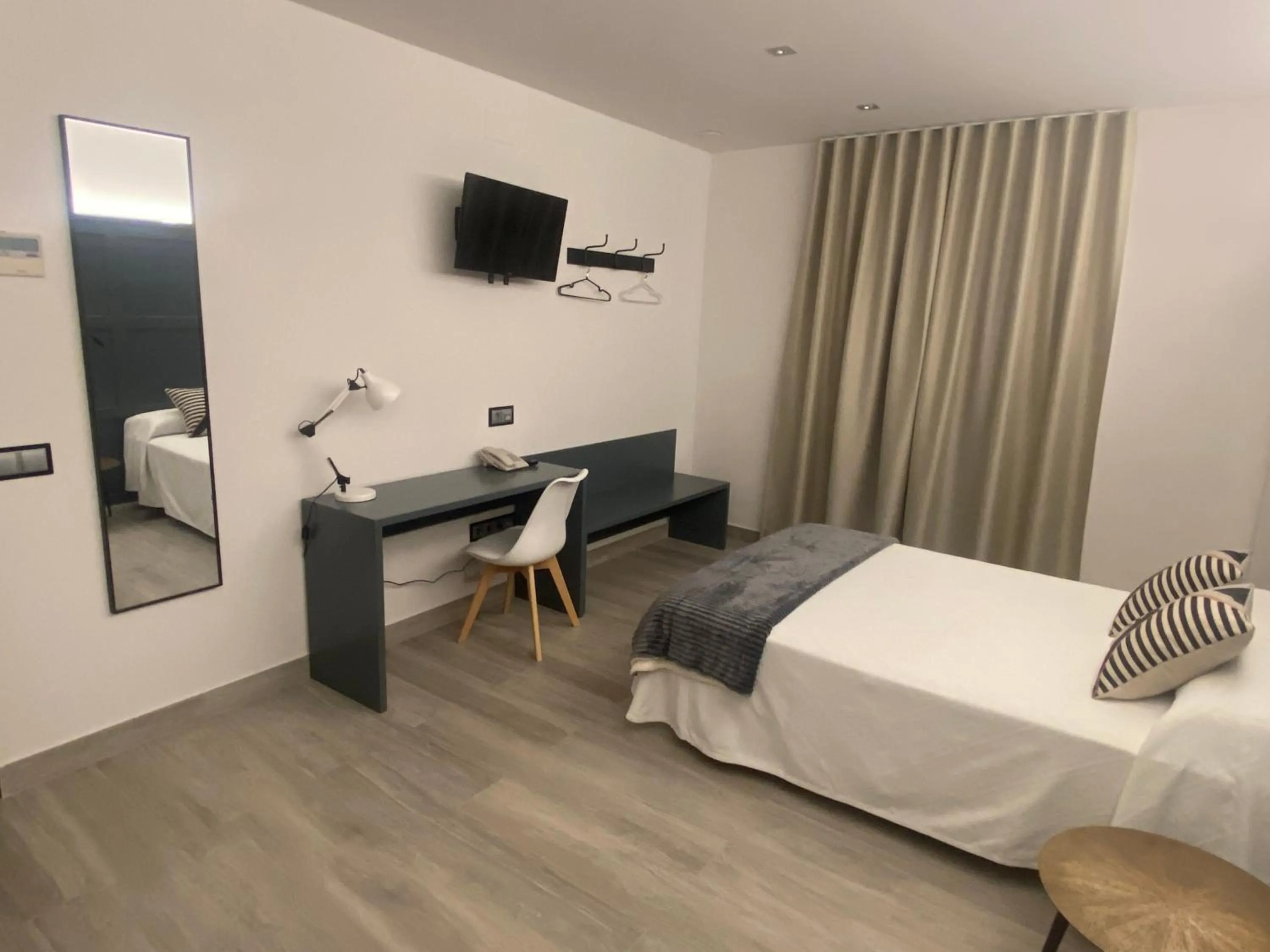 Bed in Hotel Lusitania, Centro Ciudad, Parking Privado