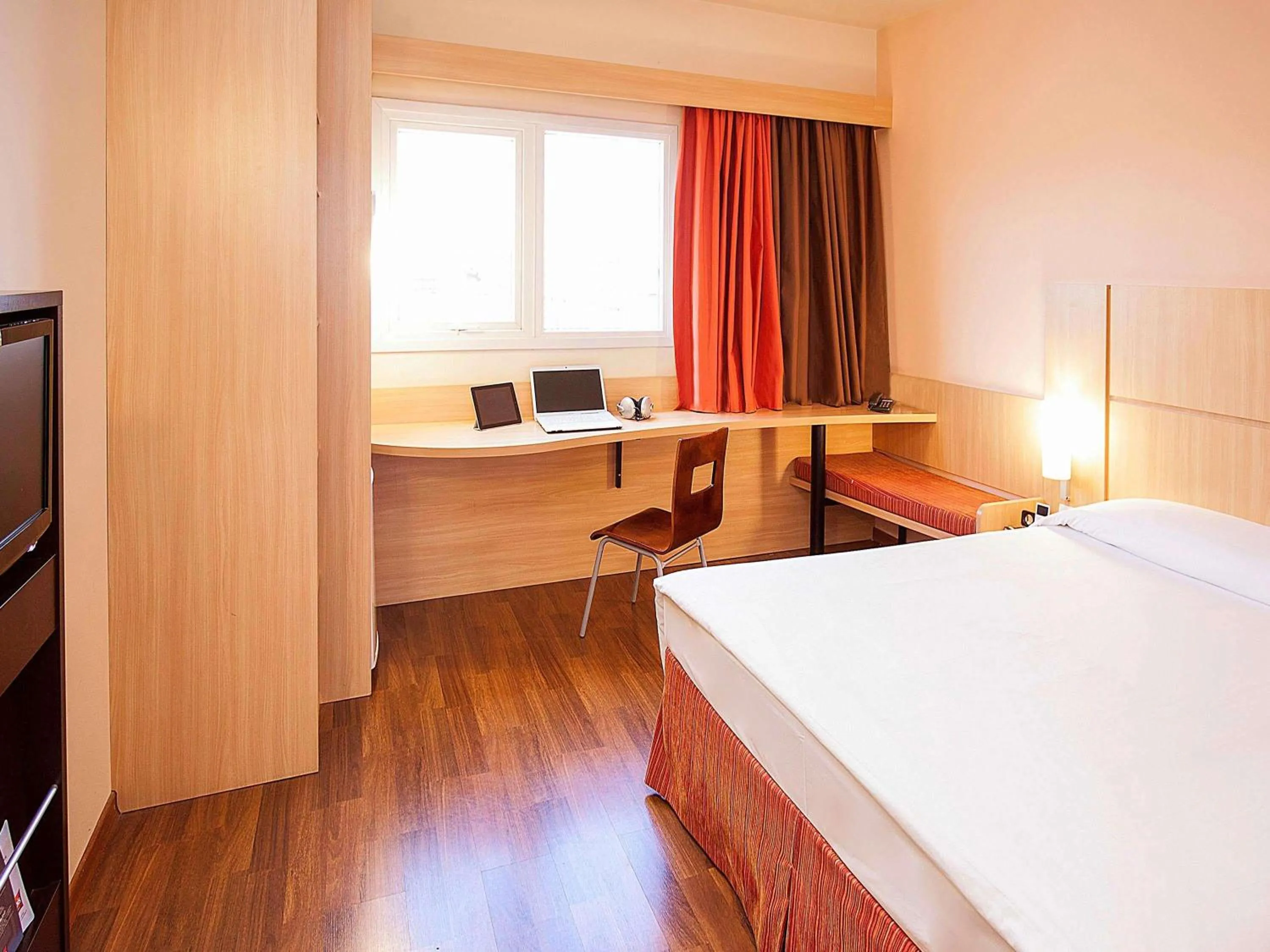 Property building, Bed in ibis Uberlandia