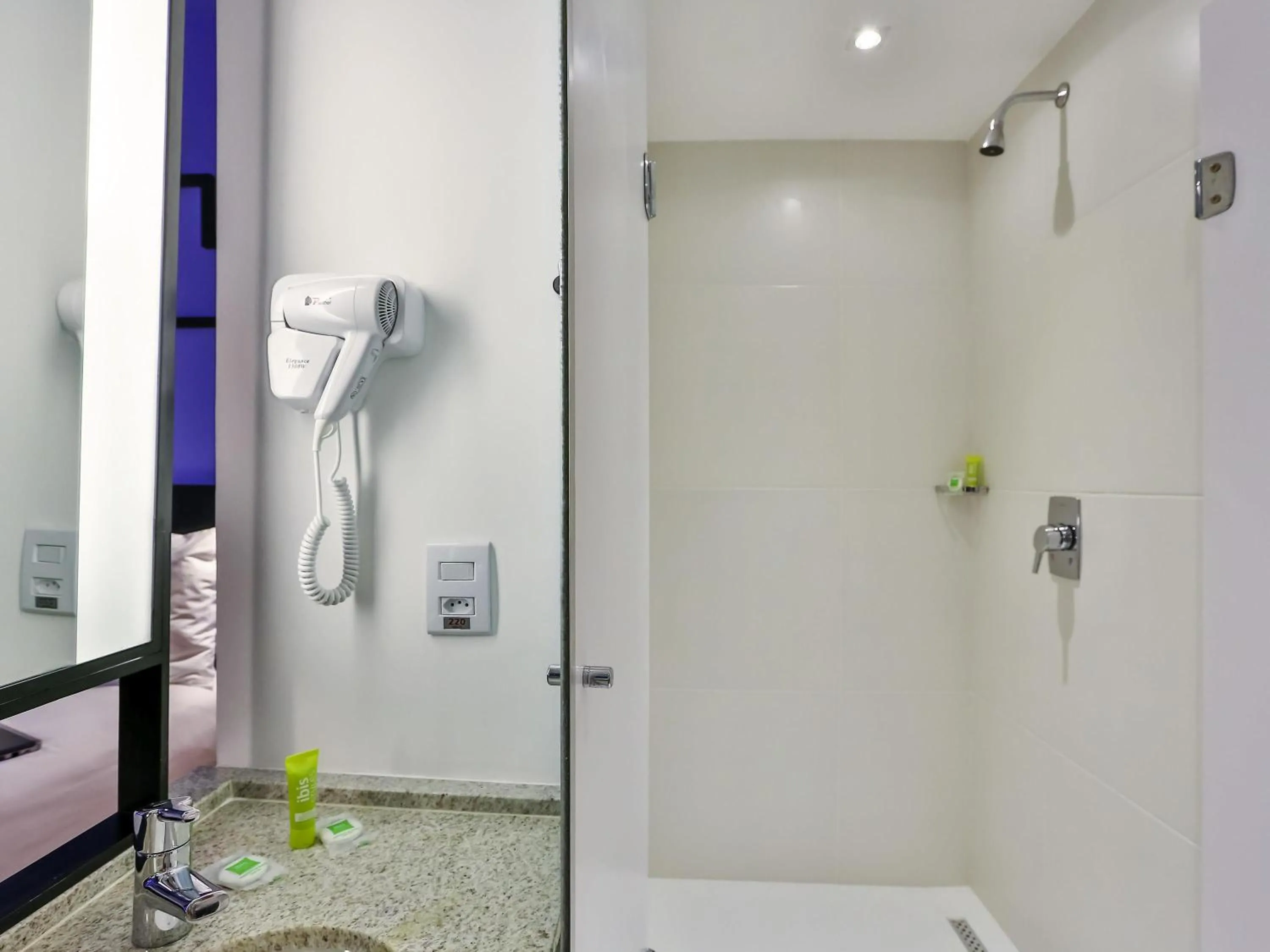 Bedroom in ibis Styles Goiania Marista