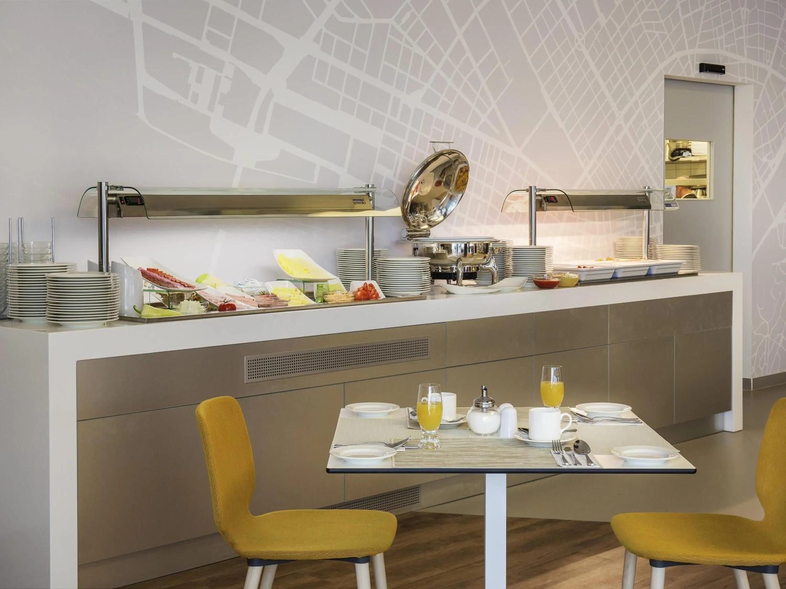 Restaurant/places to eat in ibis Styles Budapest Airport