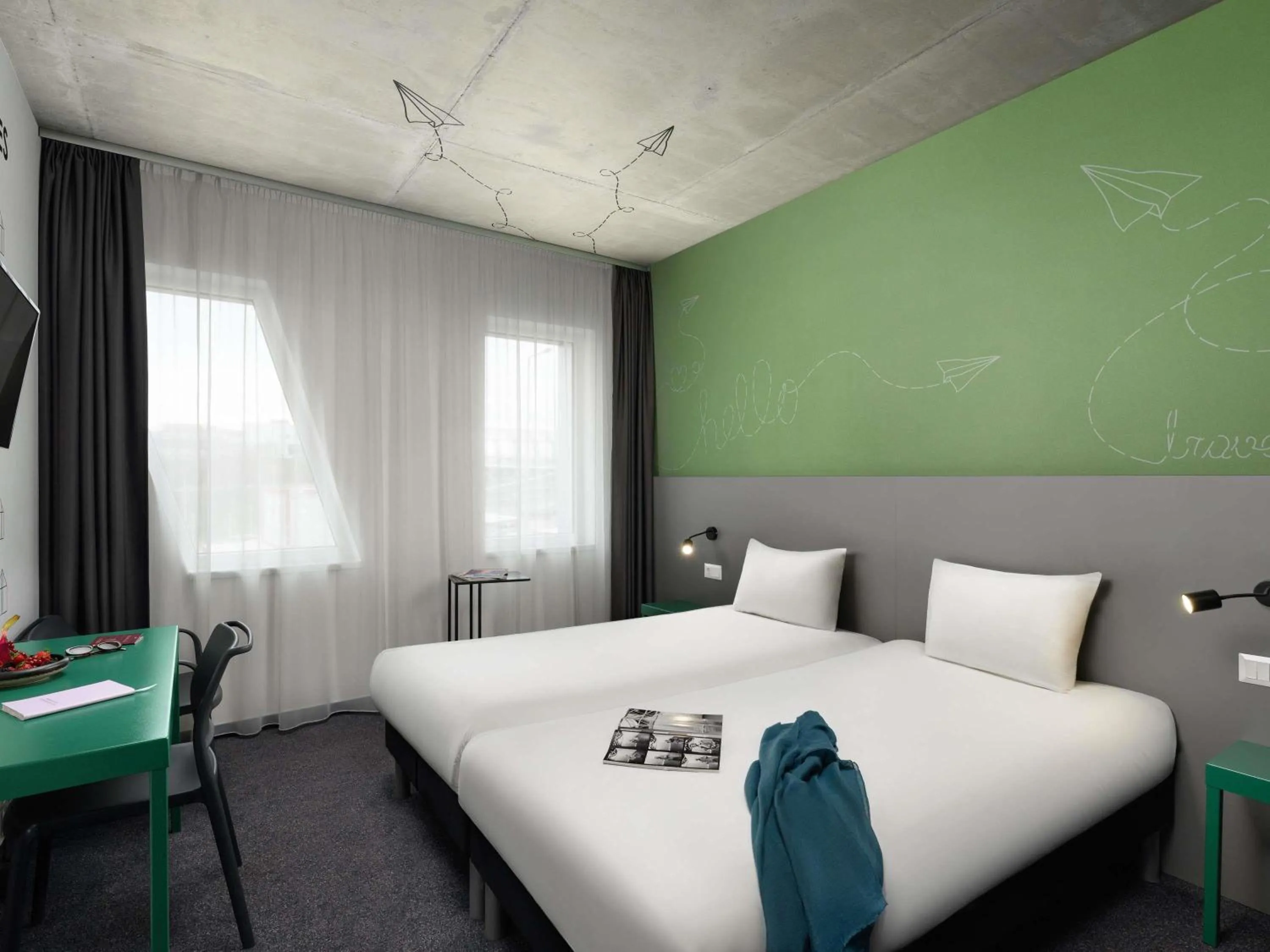 Bedroom, Bed in ibis Styles Budapest Airport