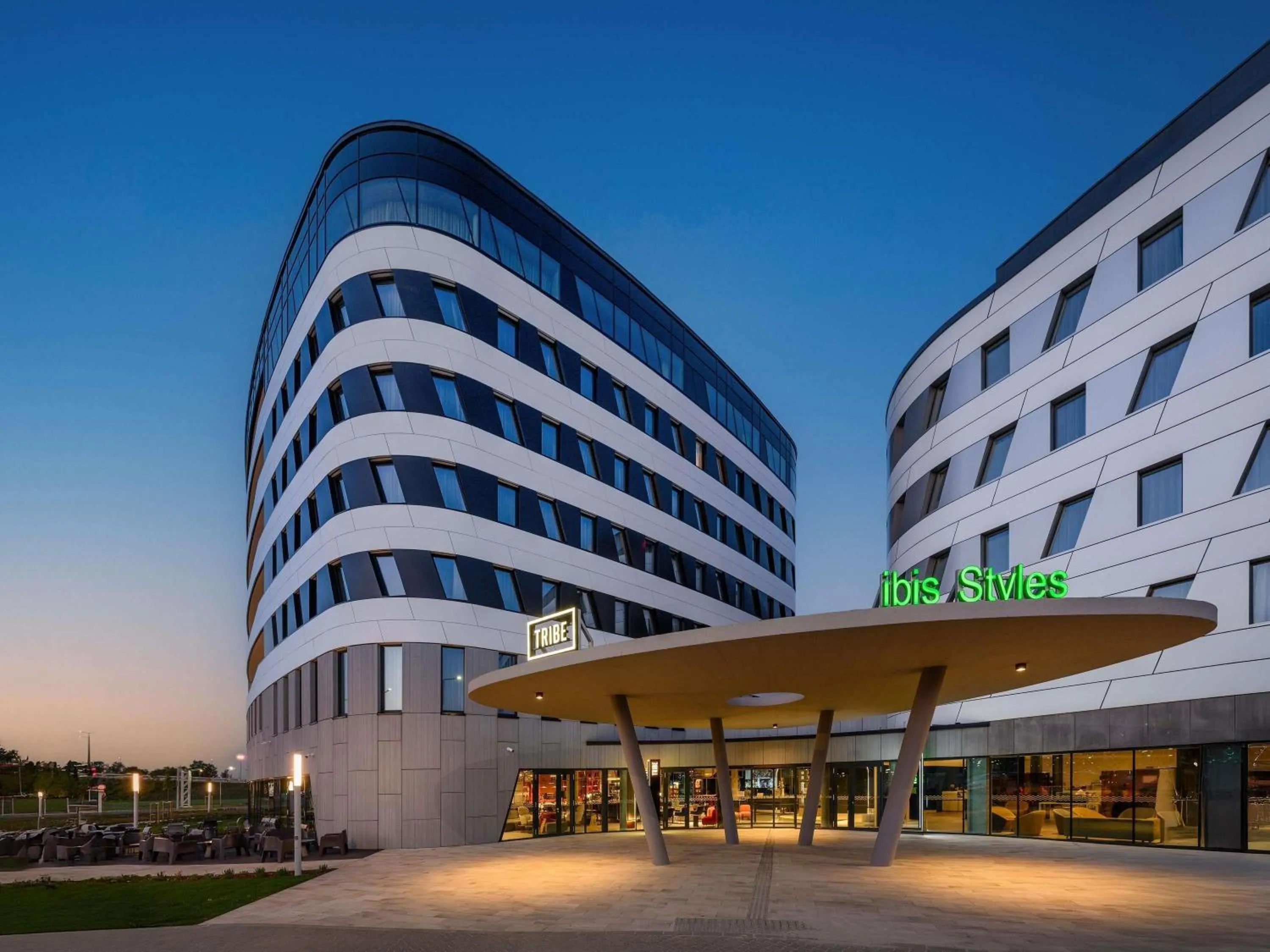 Property building in ibis Styles Budapest Airport