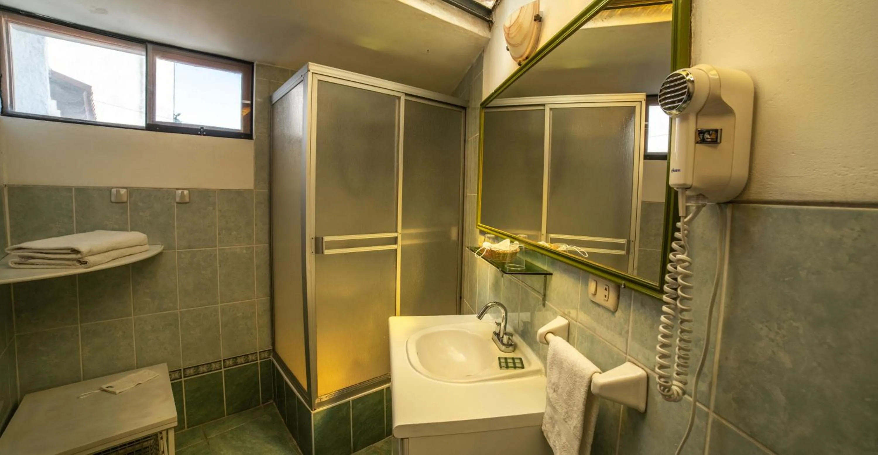 Shower in Hotel La Casa de Tin tin