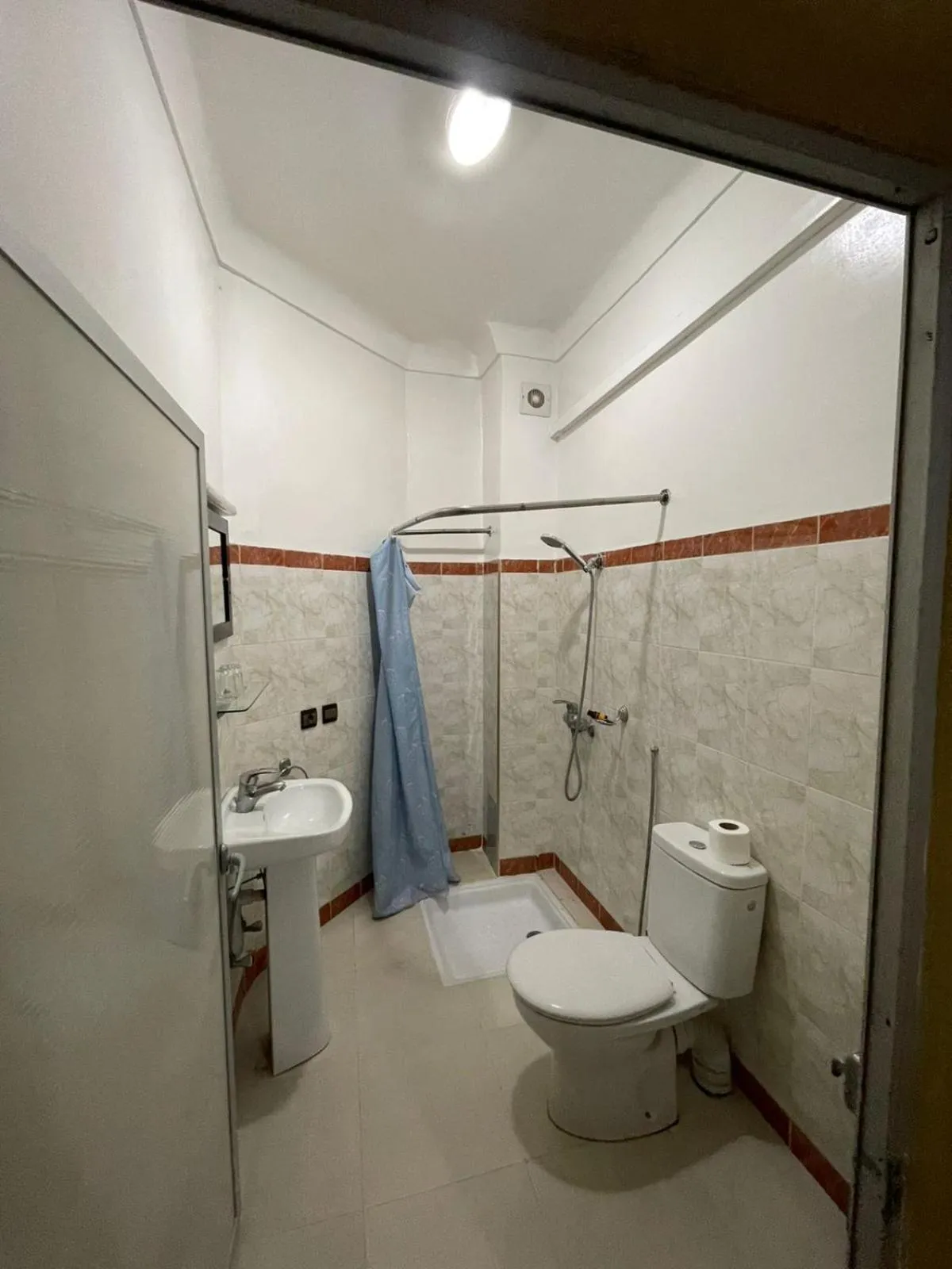 Shower in Hôtel Narjisse