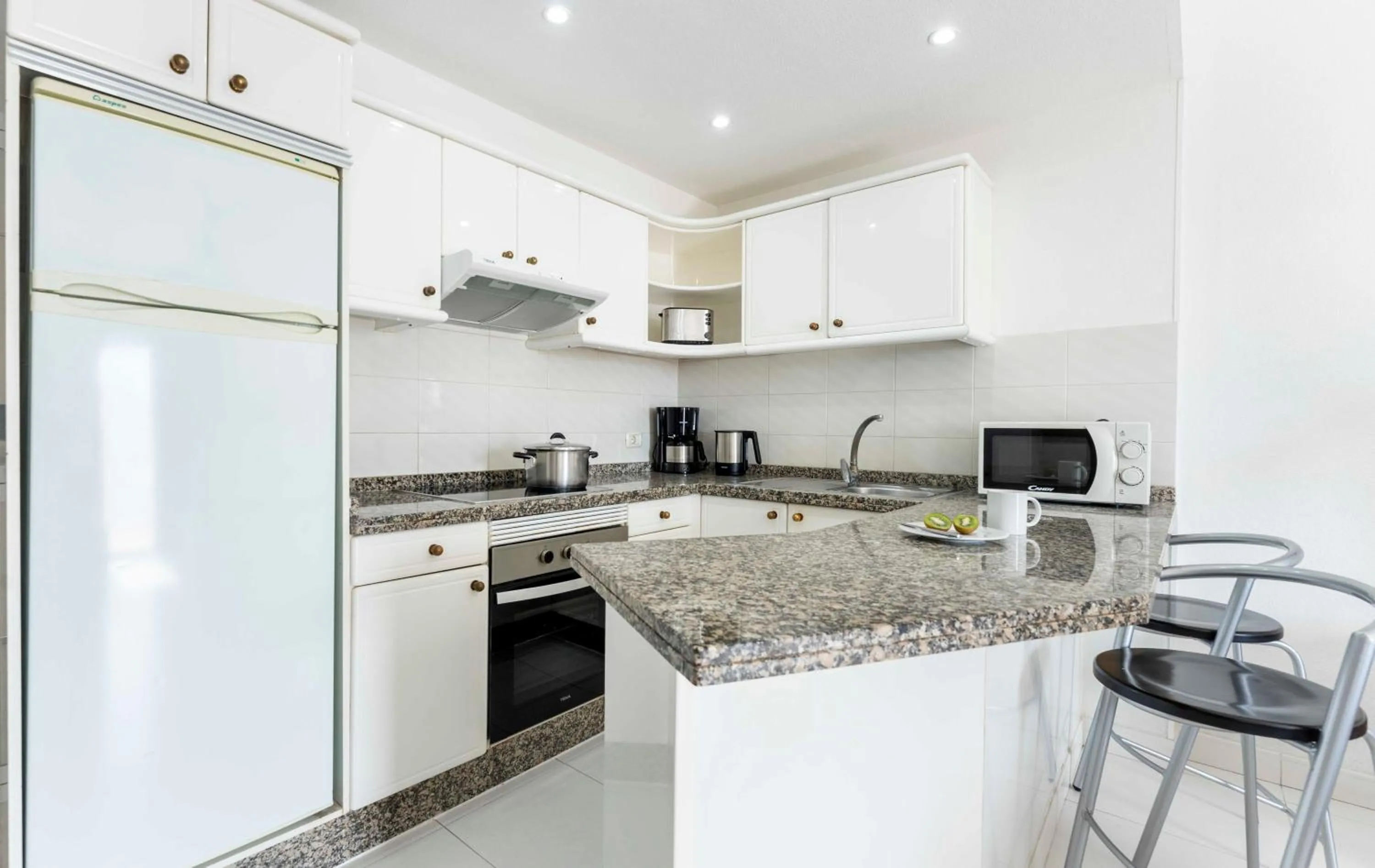 kitchen in Ona Beverly Hills Heights