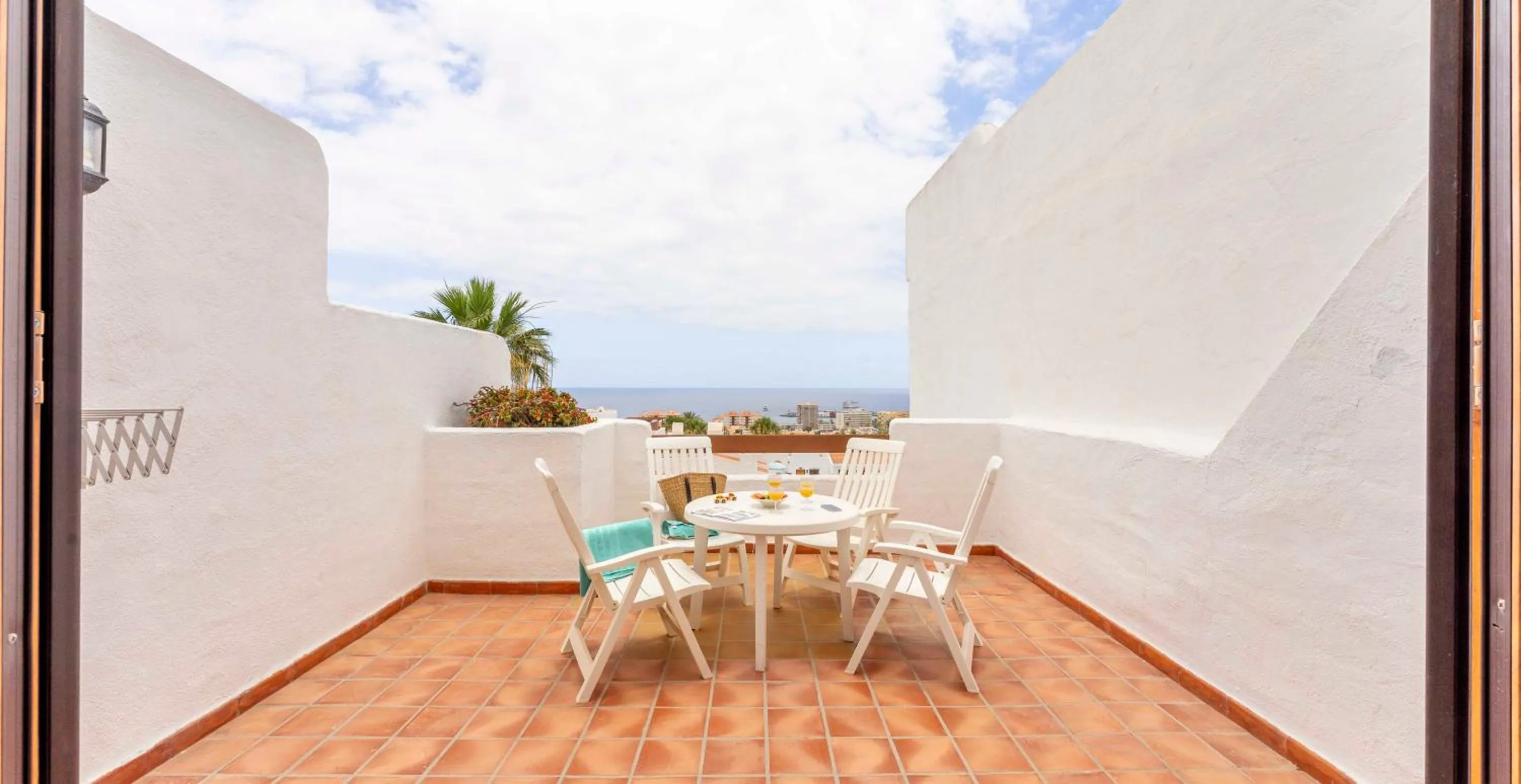 Balcony/Terrace in Ona Beverly Hills Heights