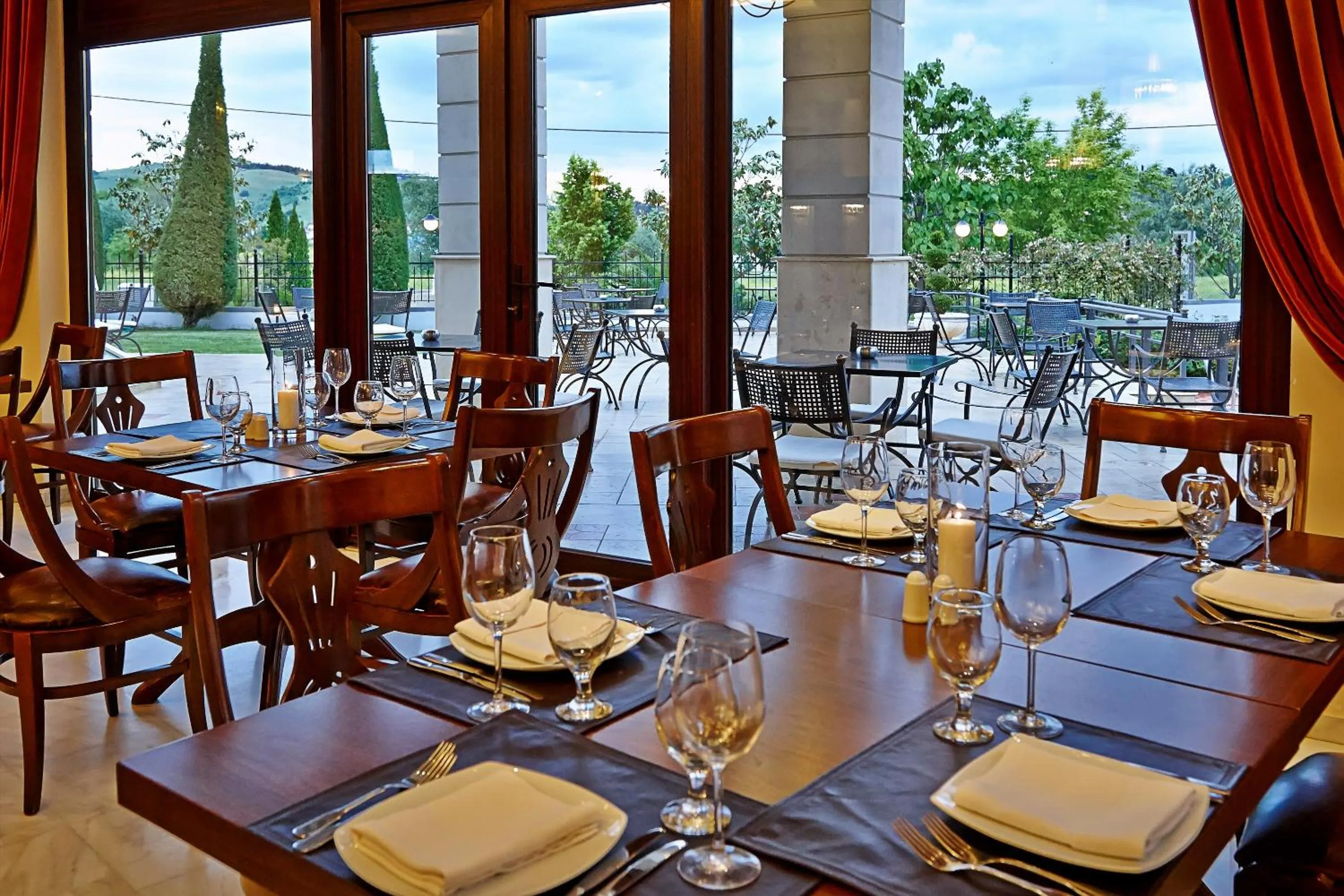 Restaurant/places to eat in Aeton Melathron Hotel