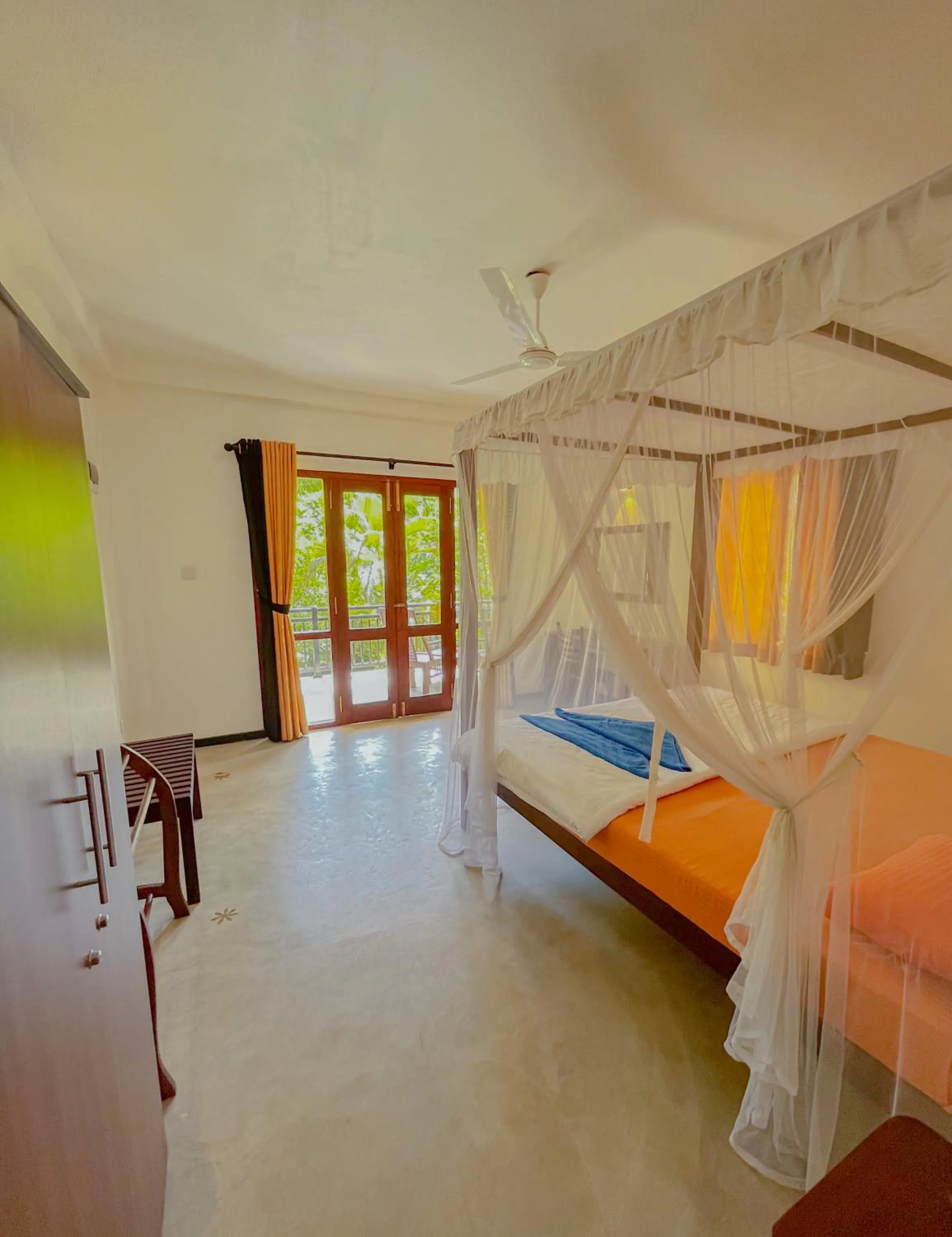 Photo of the whole room, Bed in Easy Living