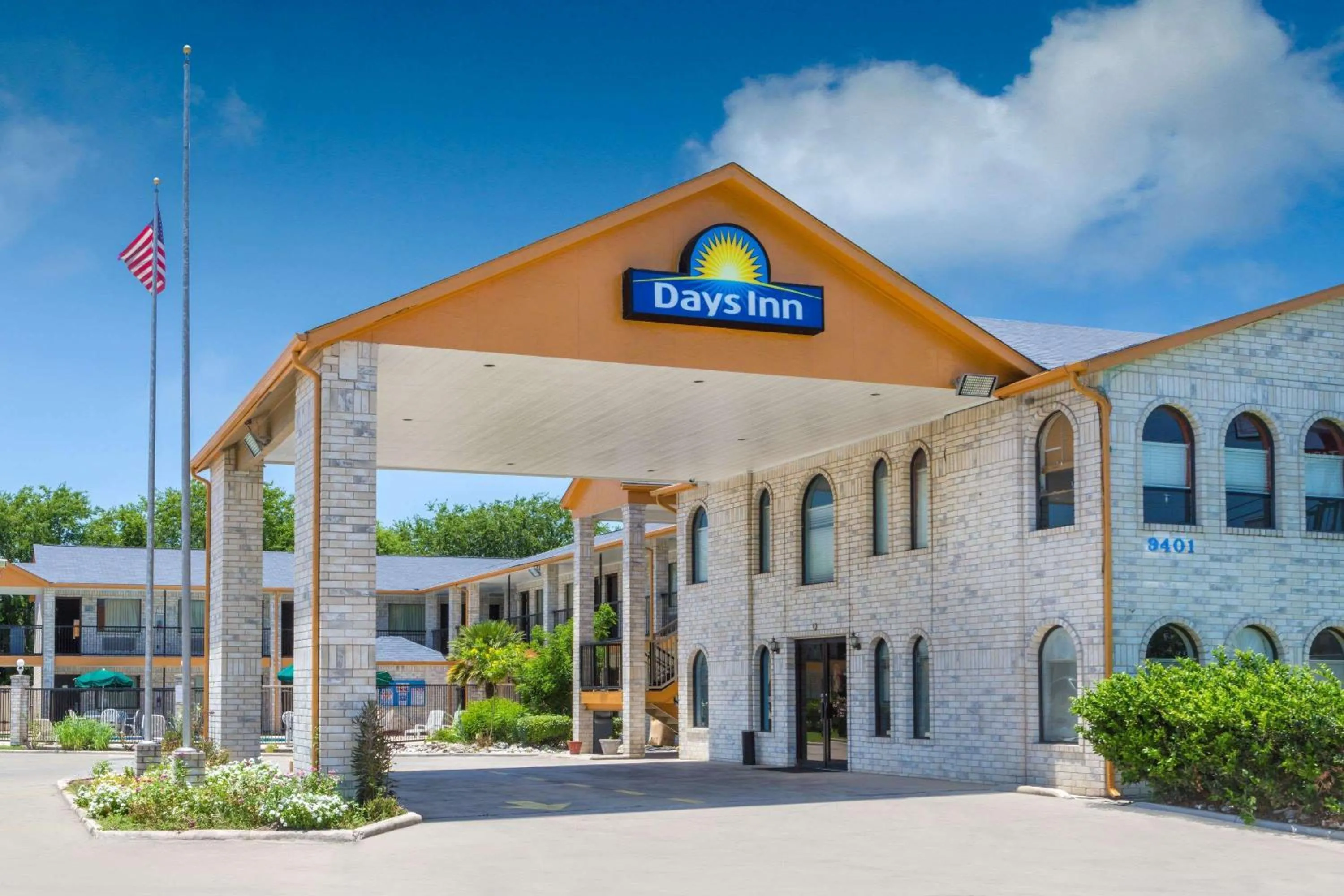 Property building in Days Inn Windcrest by Wyndham San Antonio