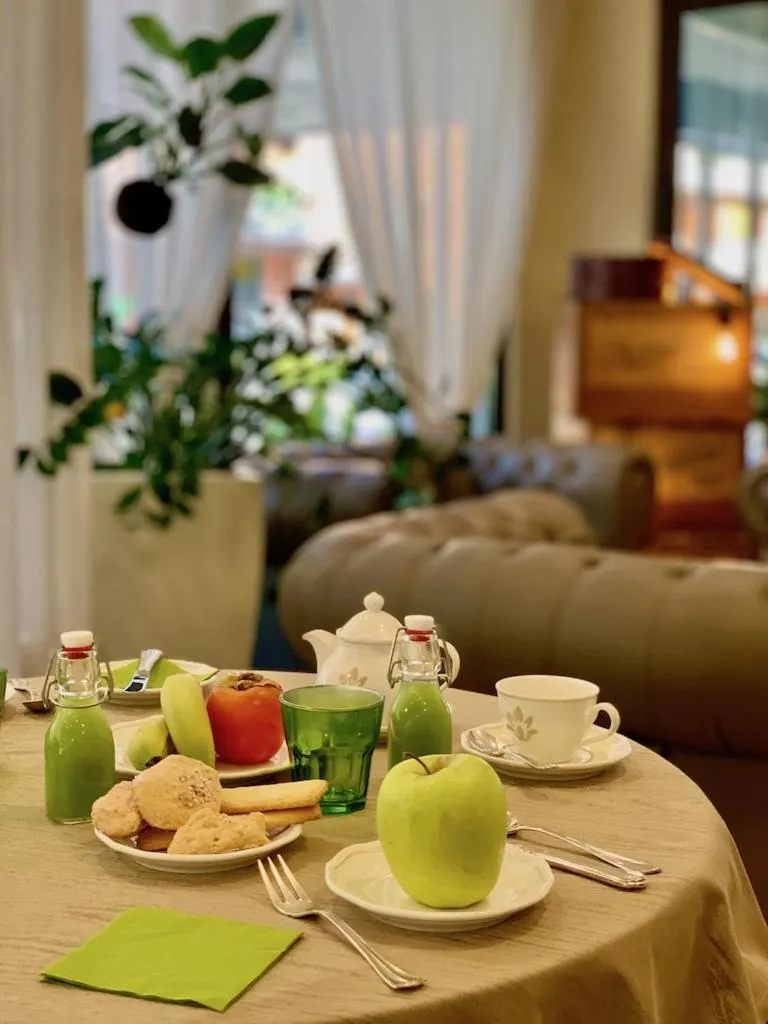 Buffet breakfast in Hotel Brescia