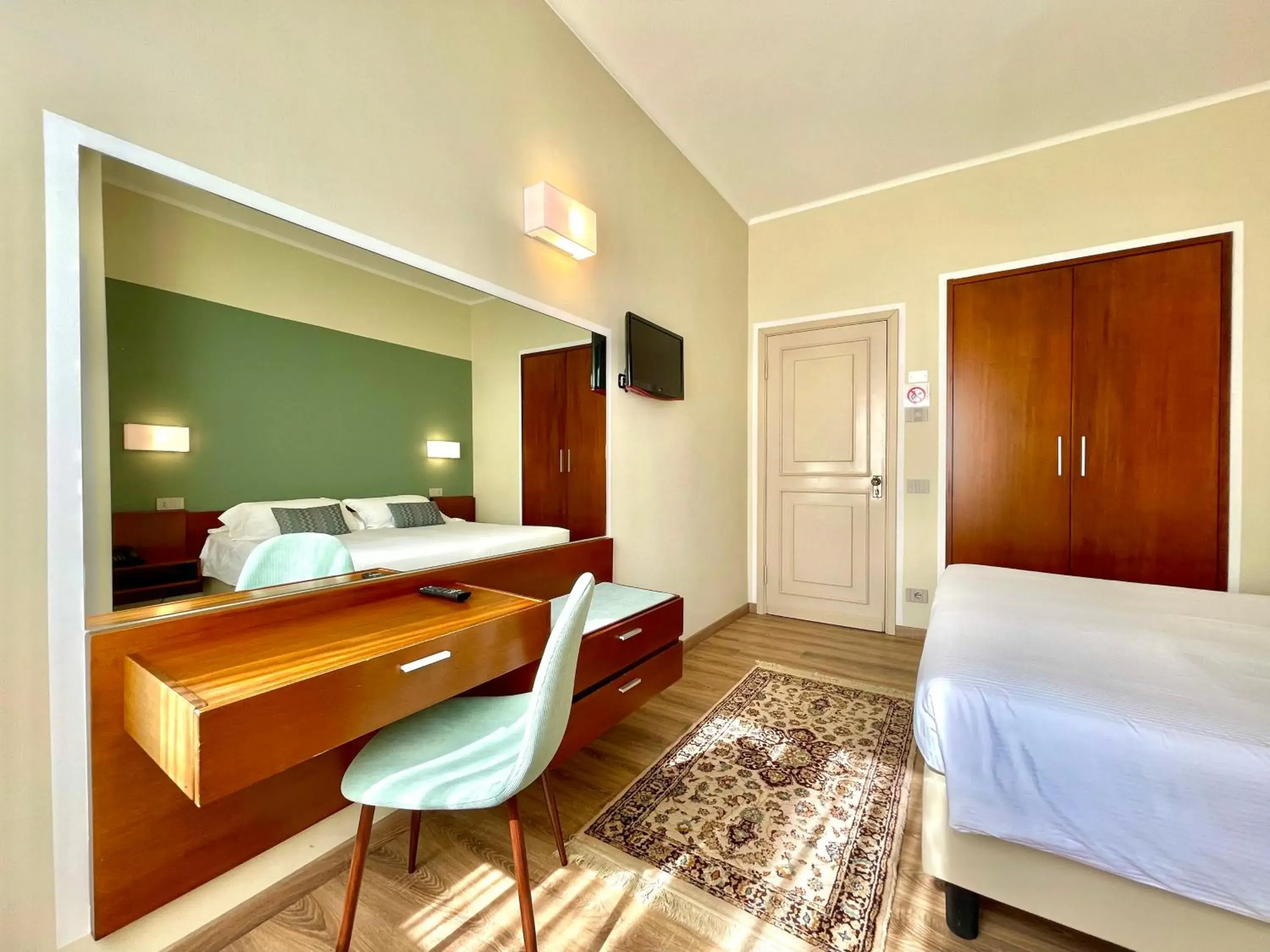 Standard Twin Room in Hotel Brescia Standard Twin Room in Hotel Brescia