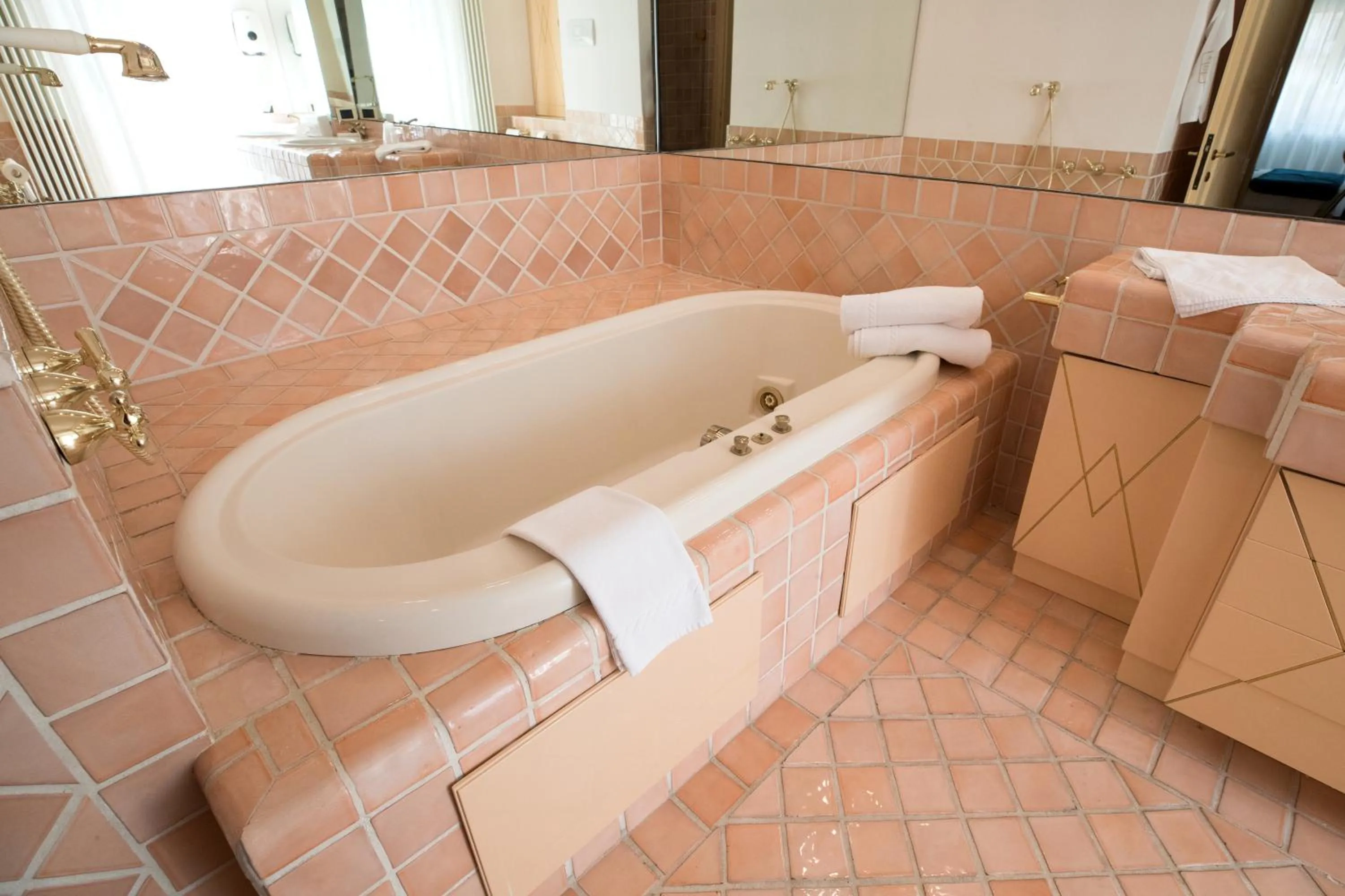 Shower in Hotel Brescia