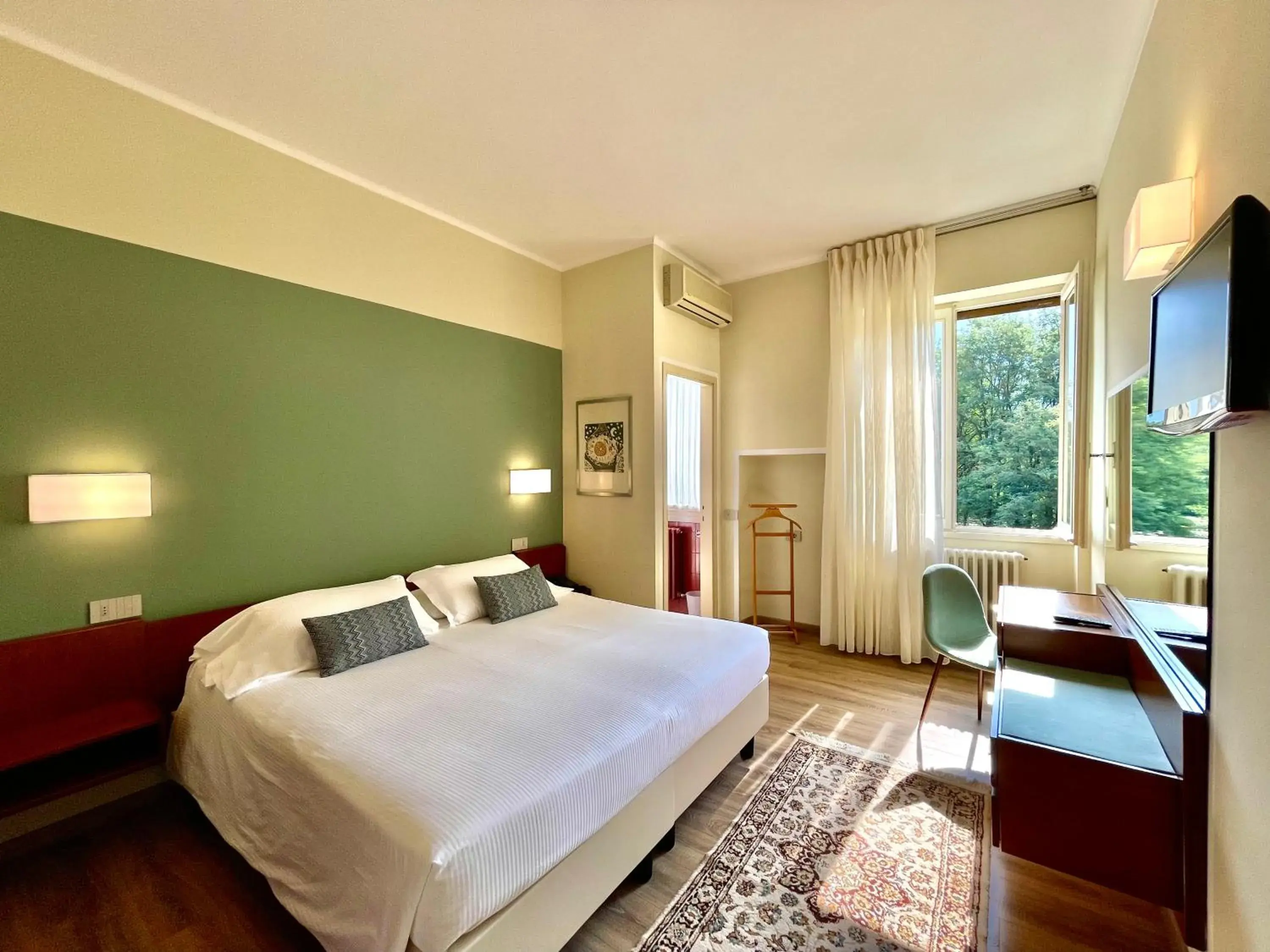 Standard Double Room in Hotel Brescia Standard Double Room in Hotel Brescia