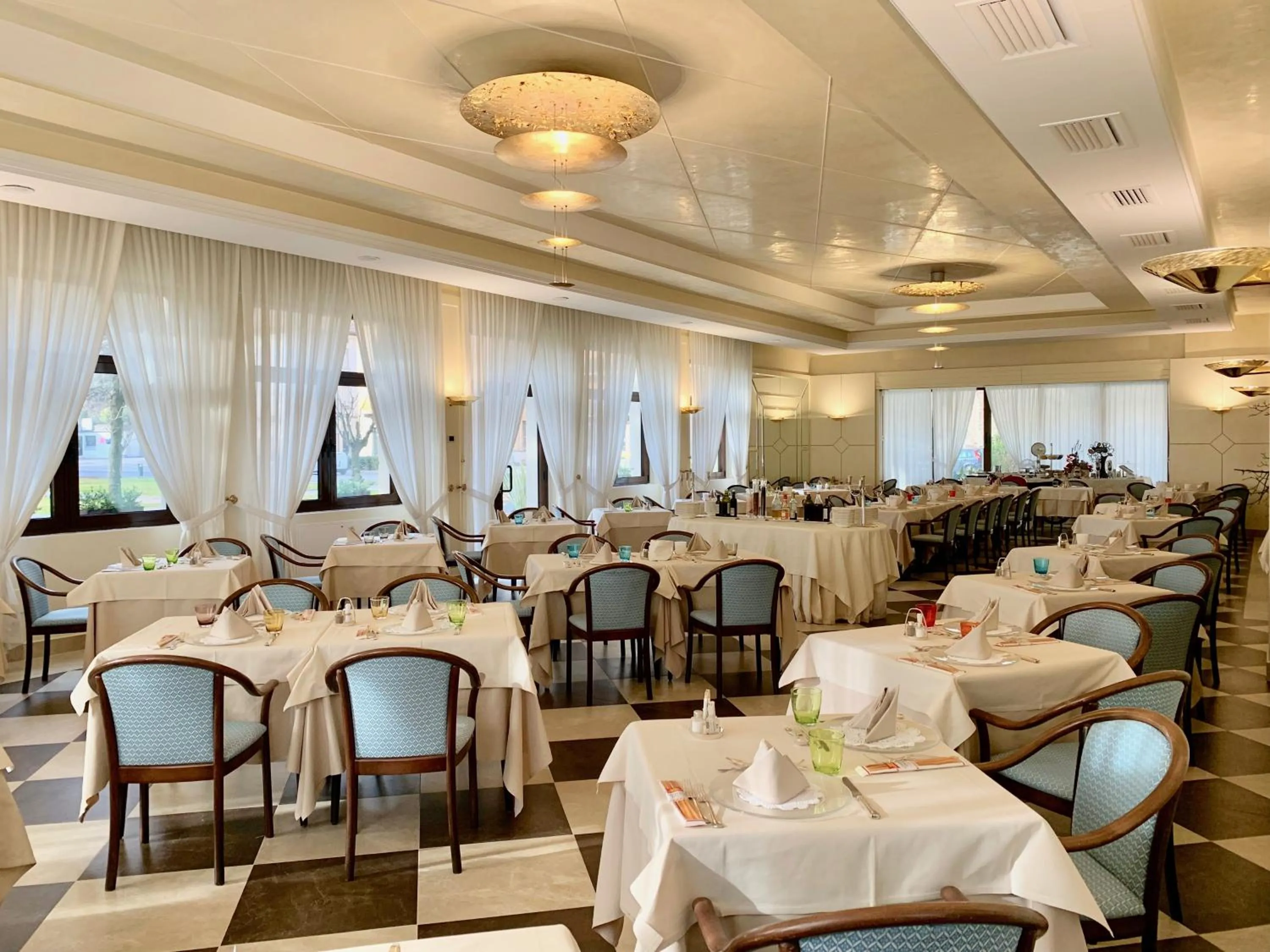 Restaurant/places to eat in Hotel Brescia