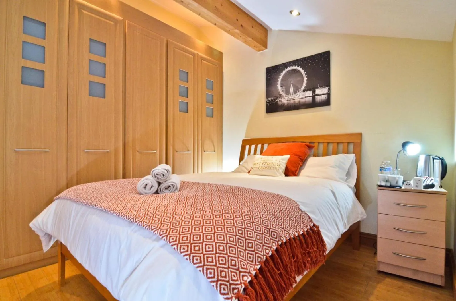 Bedroom, Bed in Thames View House Surrey Quays