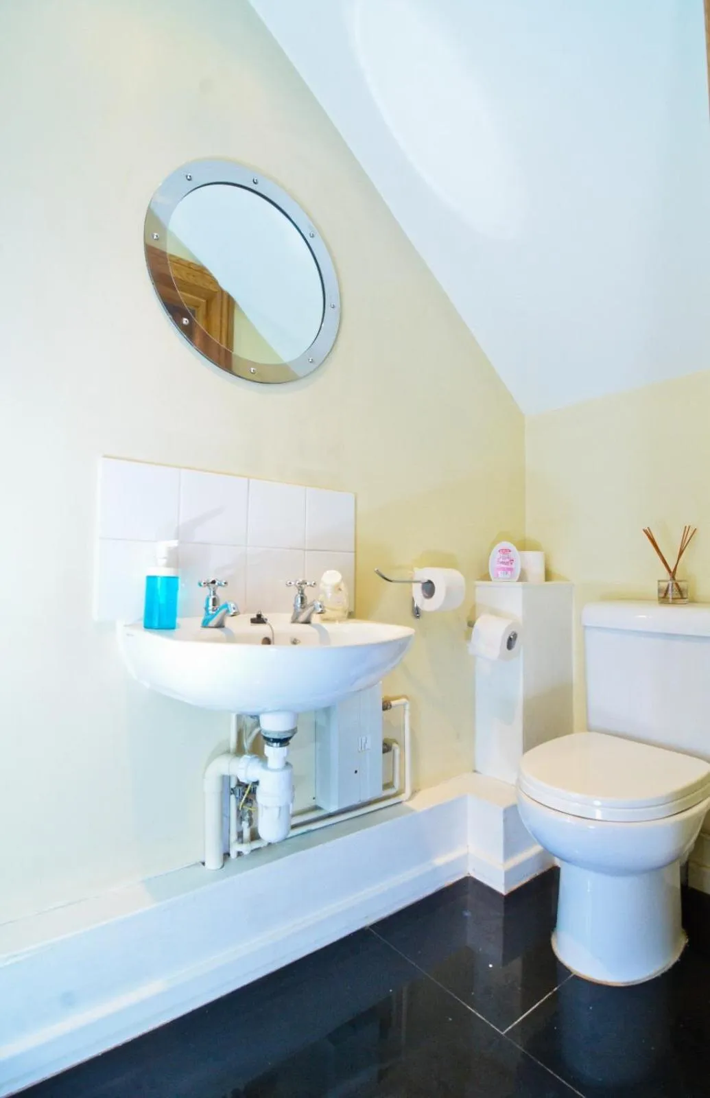 Bathroom in Thames View House Surrey Quays