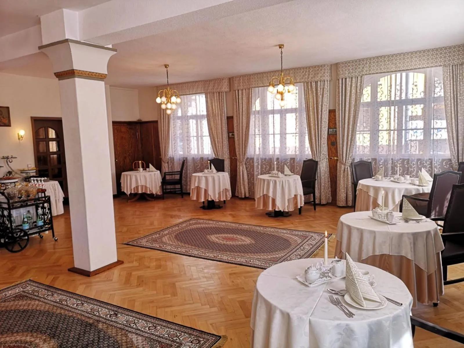 Restaurant/places to eat in Hotel Adler
