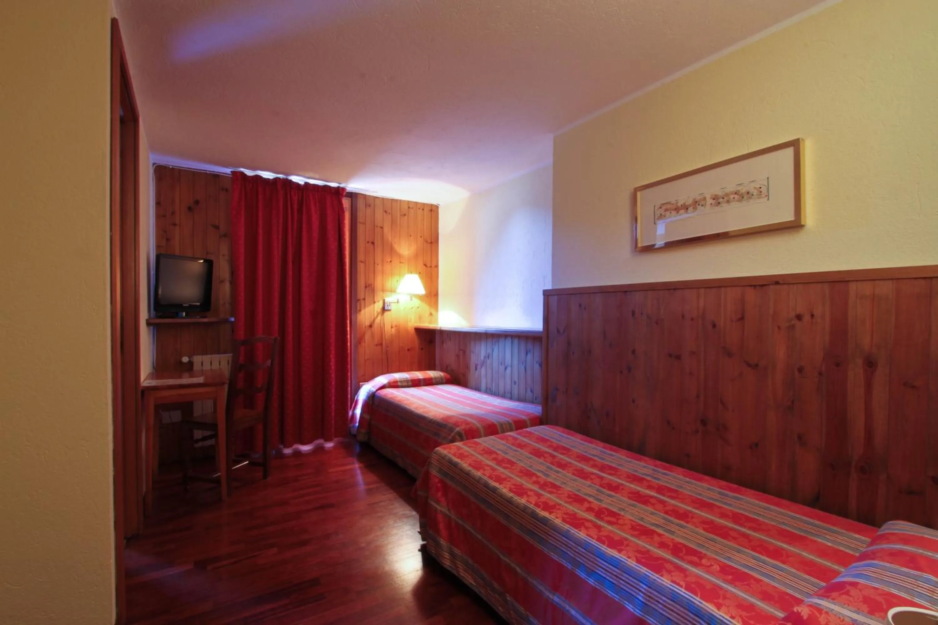 TV and multimedia, Bed in Hotel Dolonne