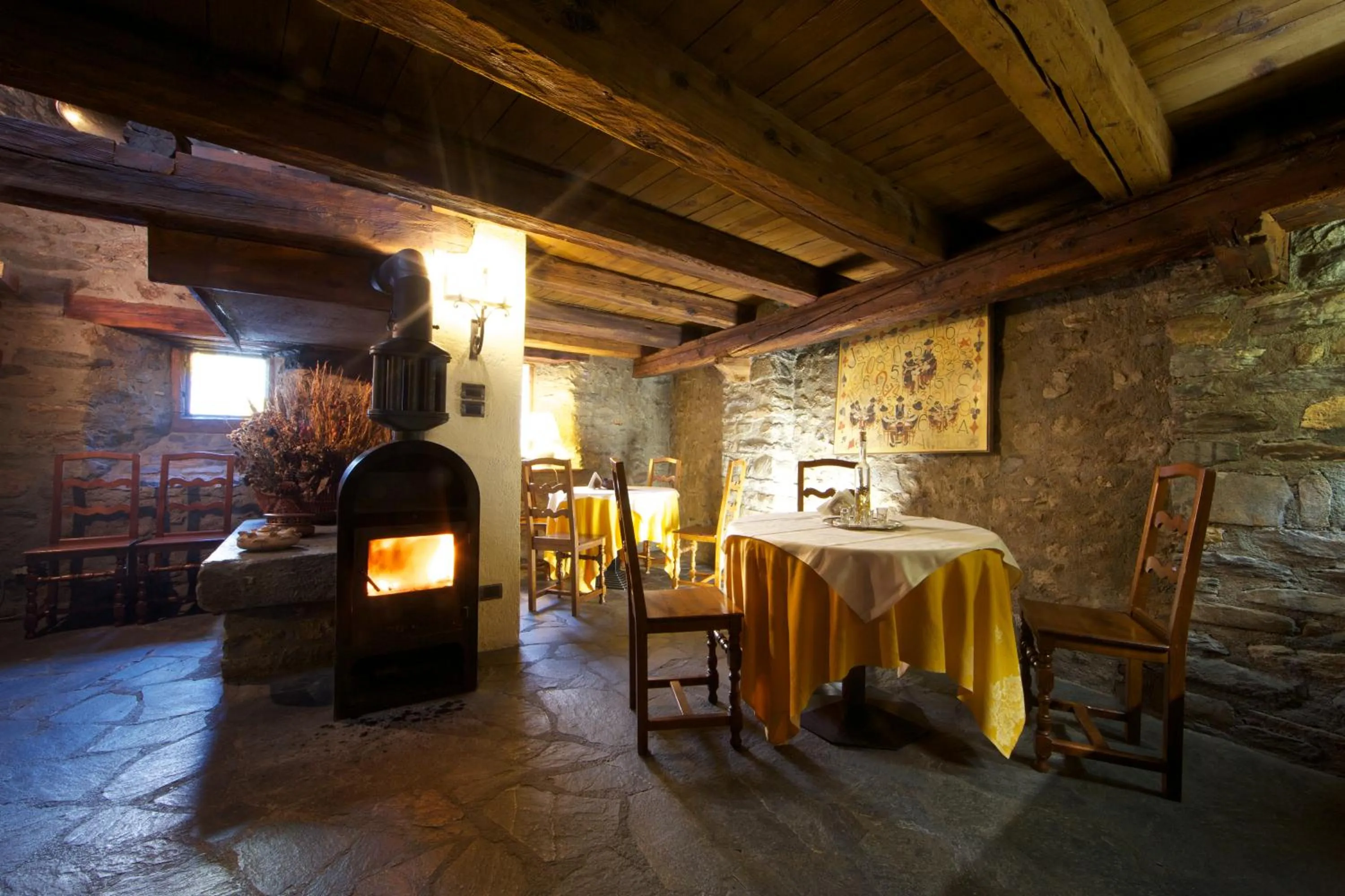 Restaurant/places to eat in Hotel Dolonne